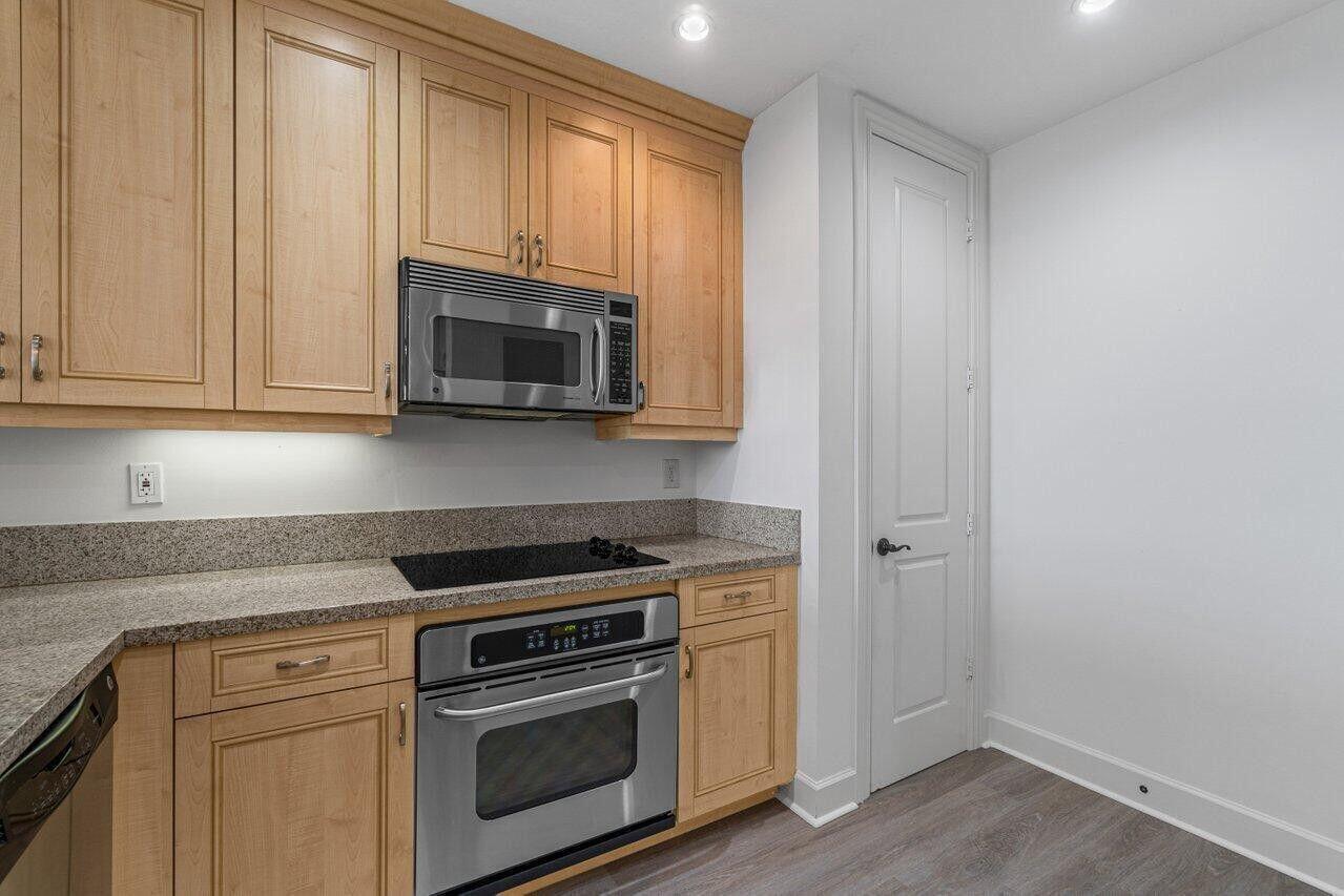 CITY WALK AT PINEAPPLE GROVE CONDO - Residential Lease