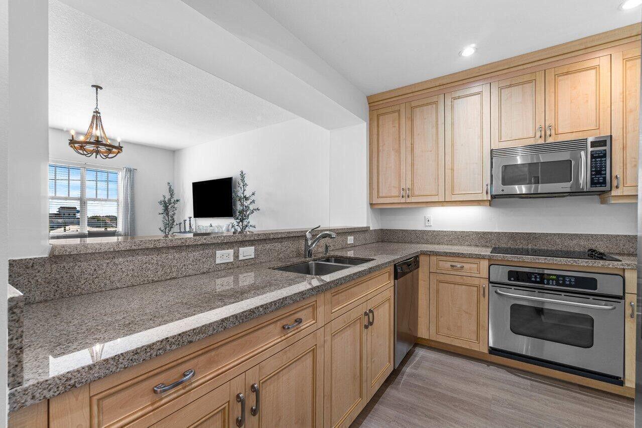 CITY WALK AT PINEAPPLE GROVE CONDO - Residential Lease