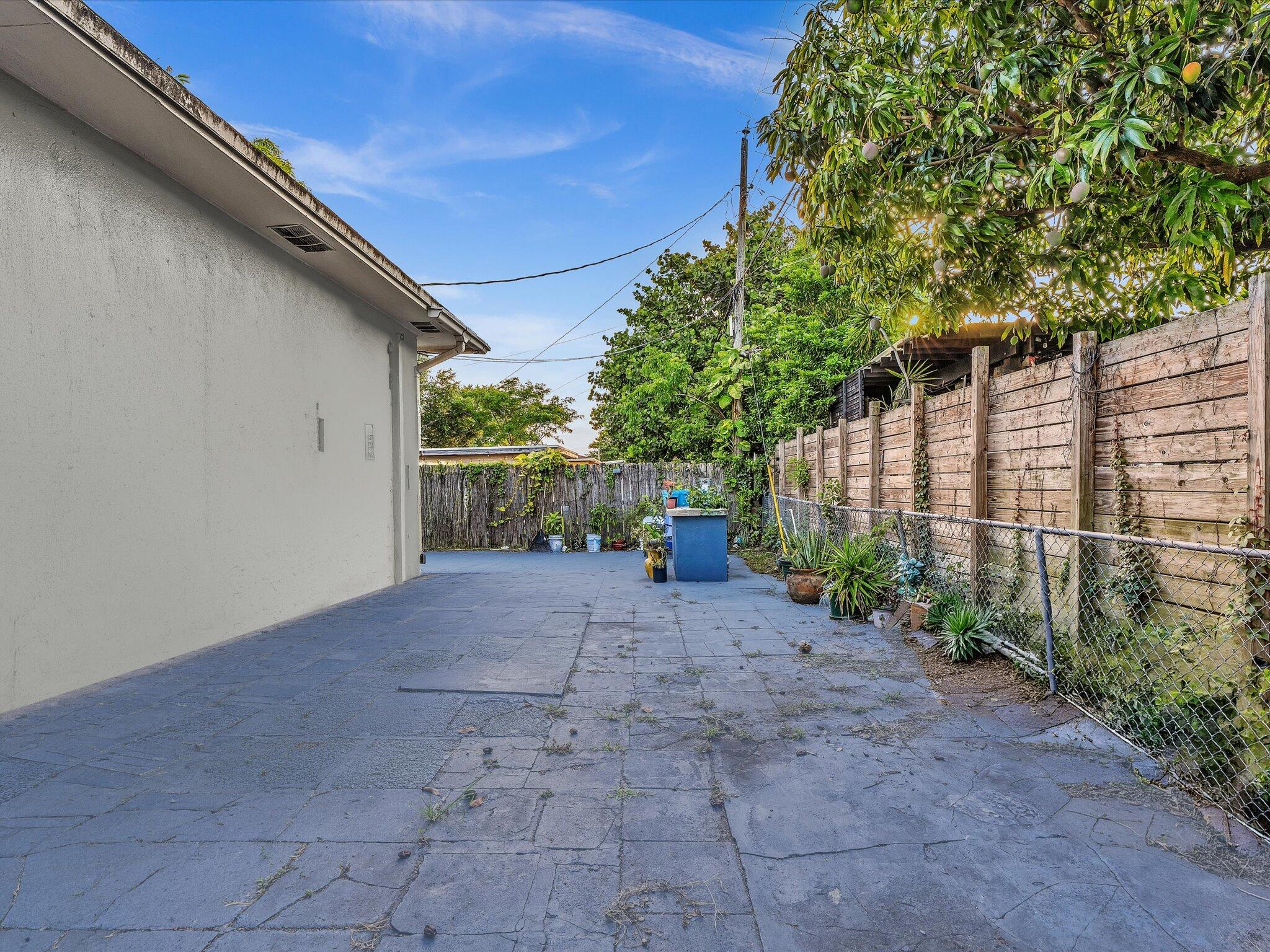 HOPPERS GARDEN - Residential Lease