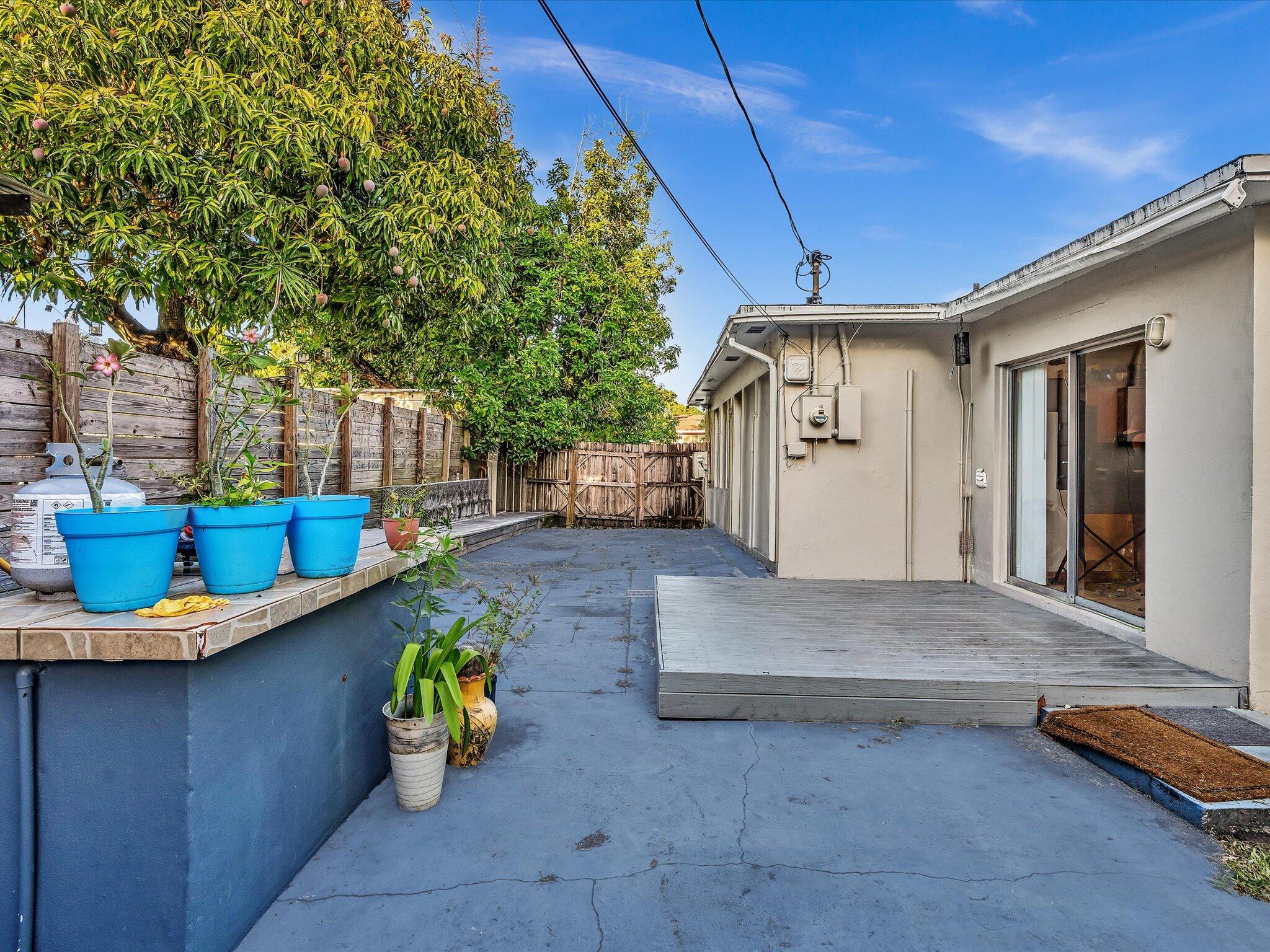 HOPPERS GARDEN - Residential Lease