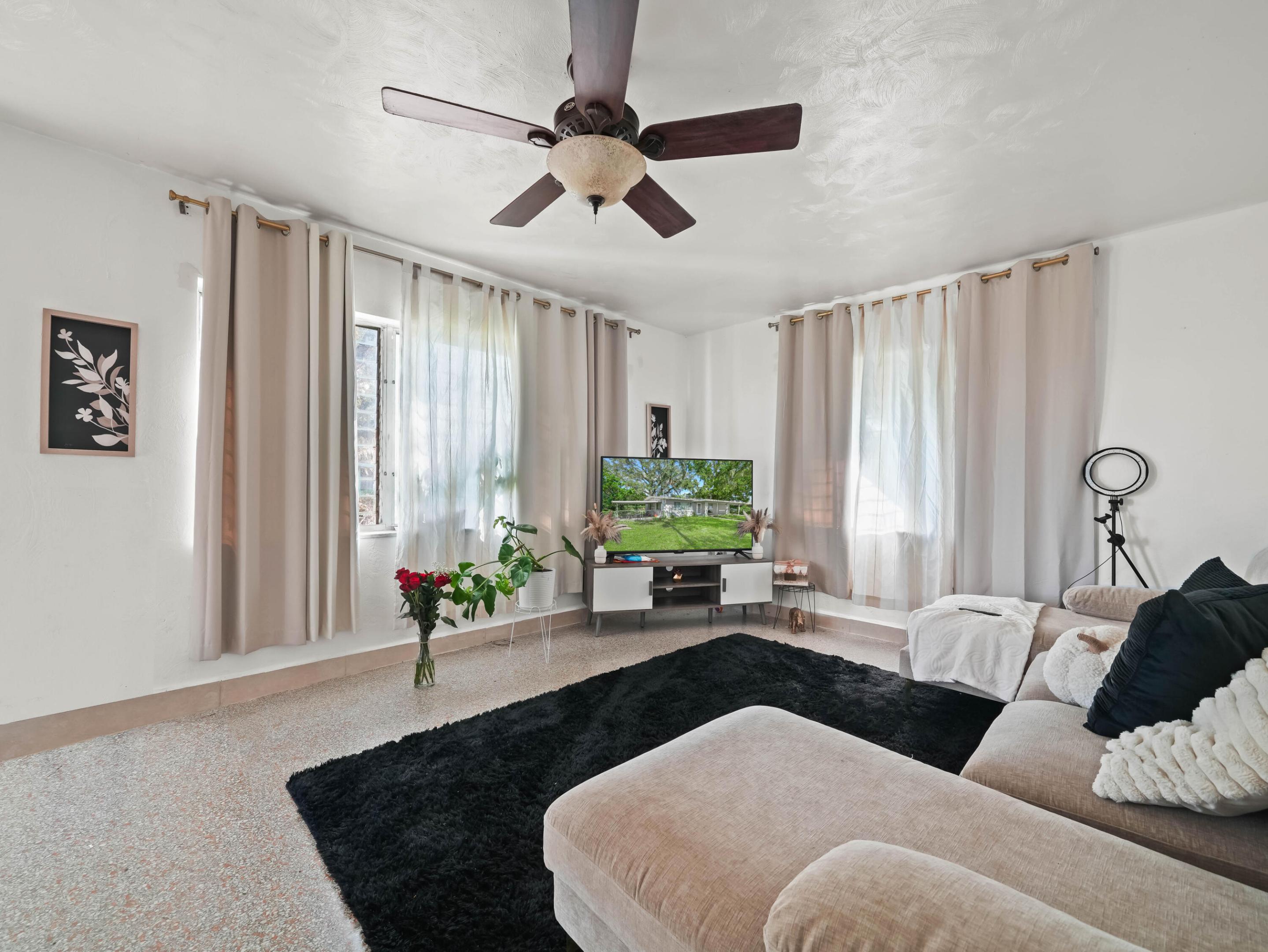 HOFFMANS SUBDIVISION AND LAKE VIEW ADDITION REPLAT - Residential