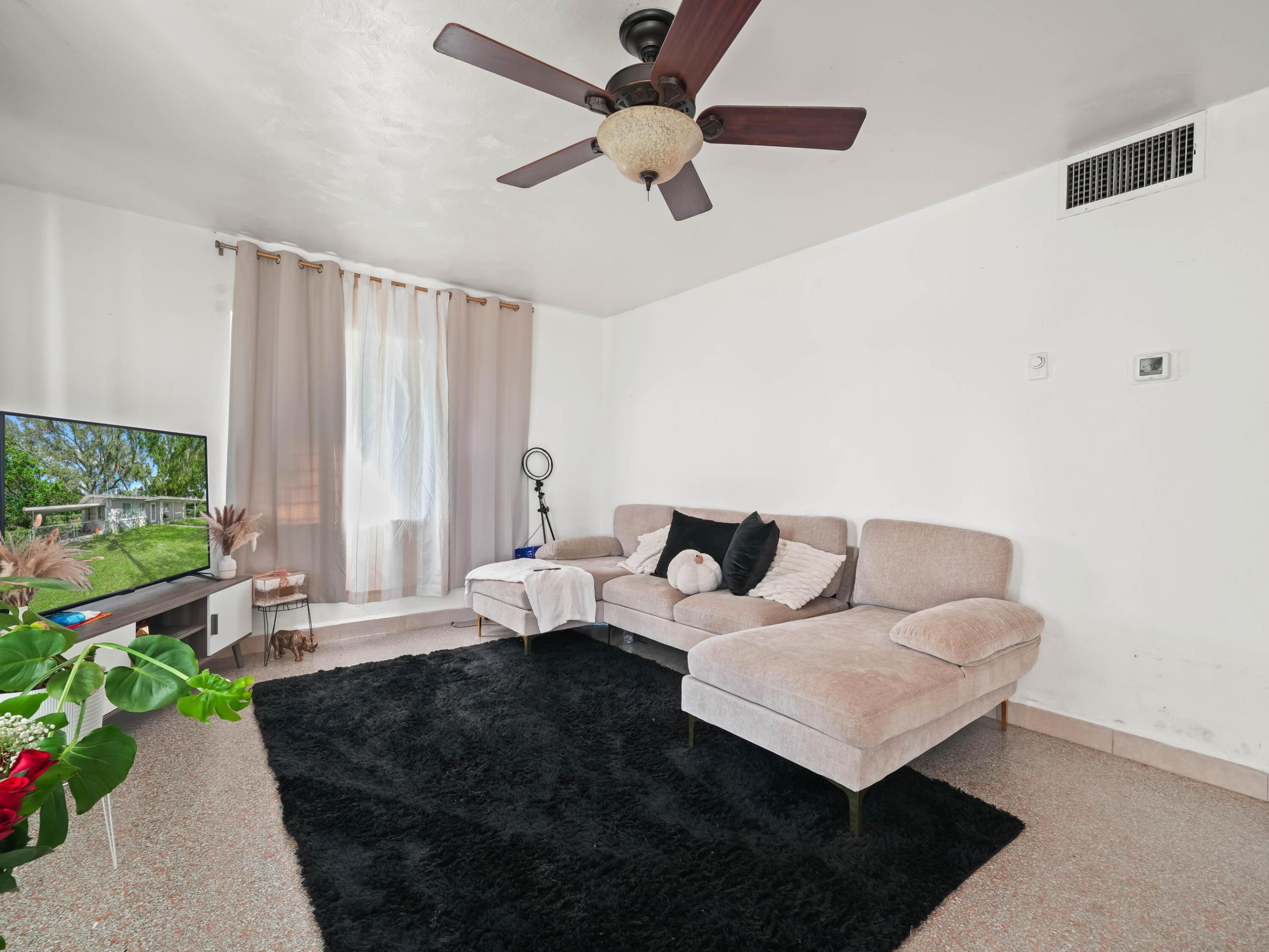 HOFFMANS SUBDIVISION AND LAKE VIEW ADDITION REPLAT - Residential