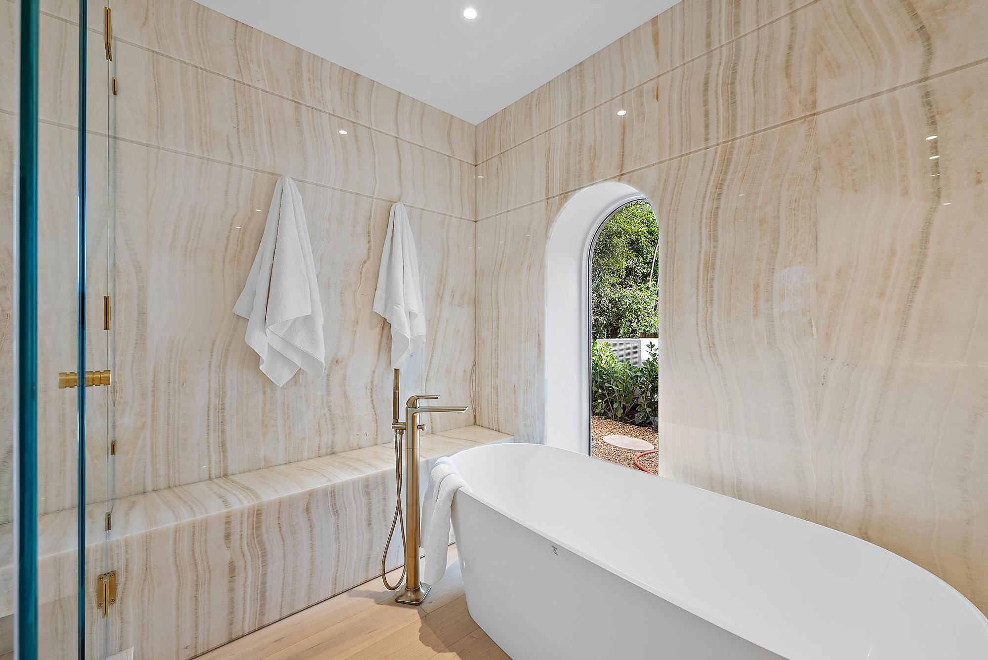 JAMAICA LANE IN - Residential