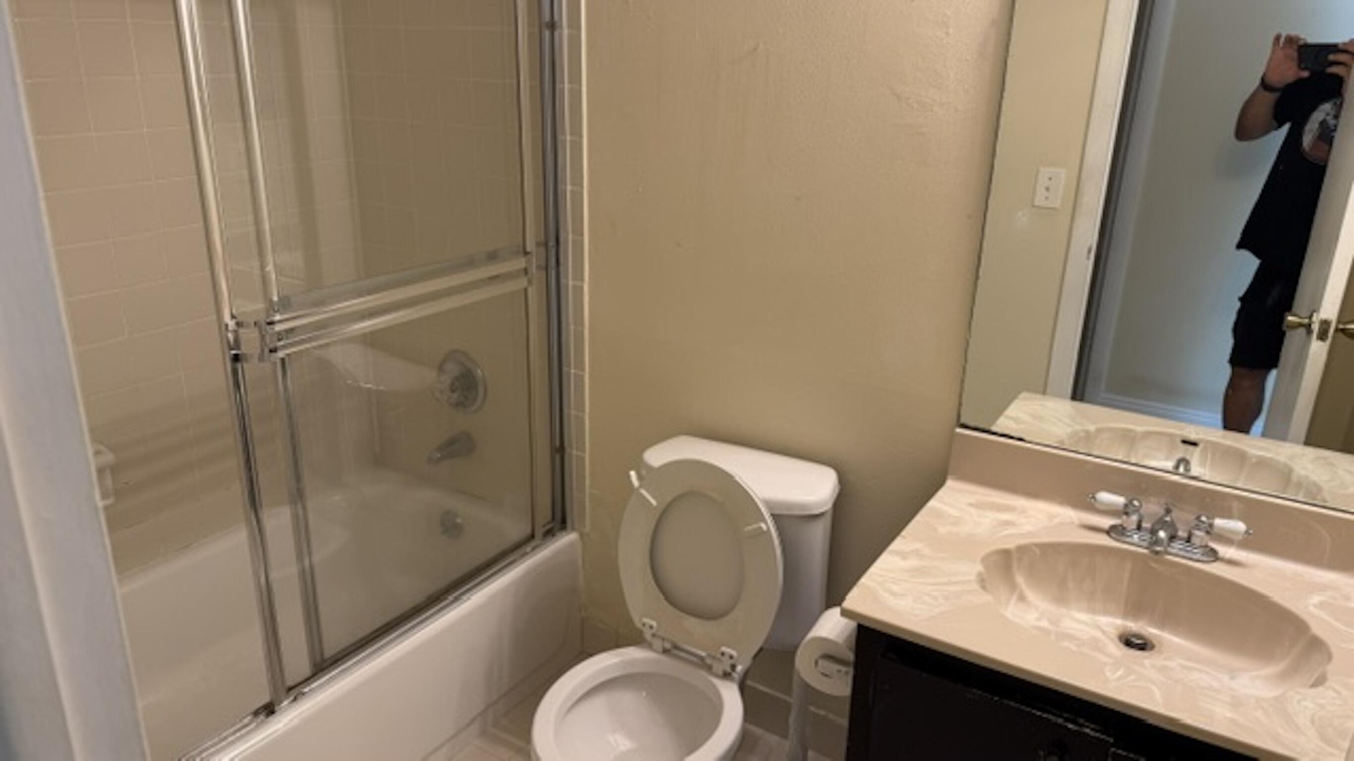 LAGO WEST CONDOMINIUM - Residential