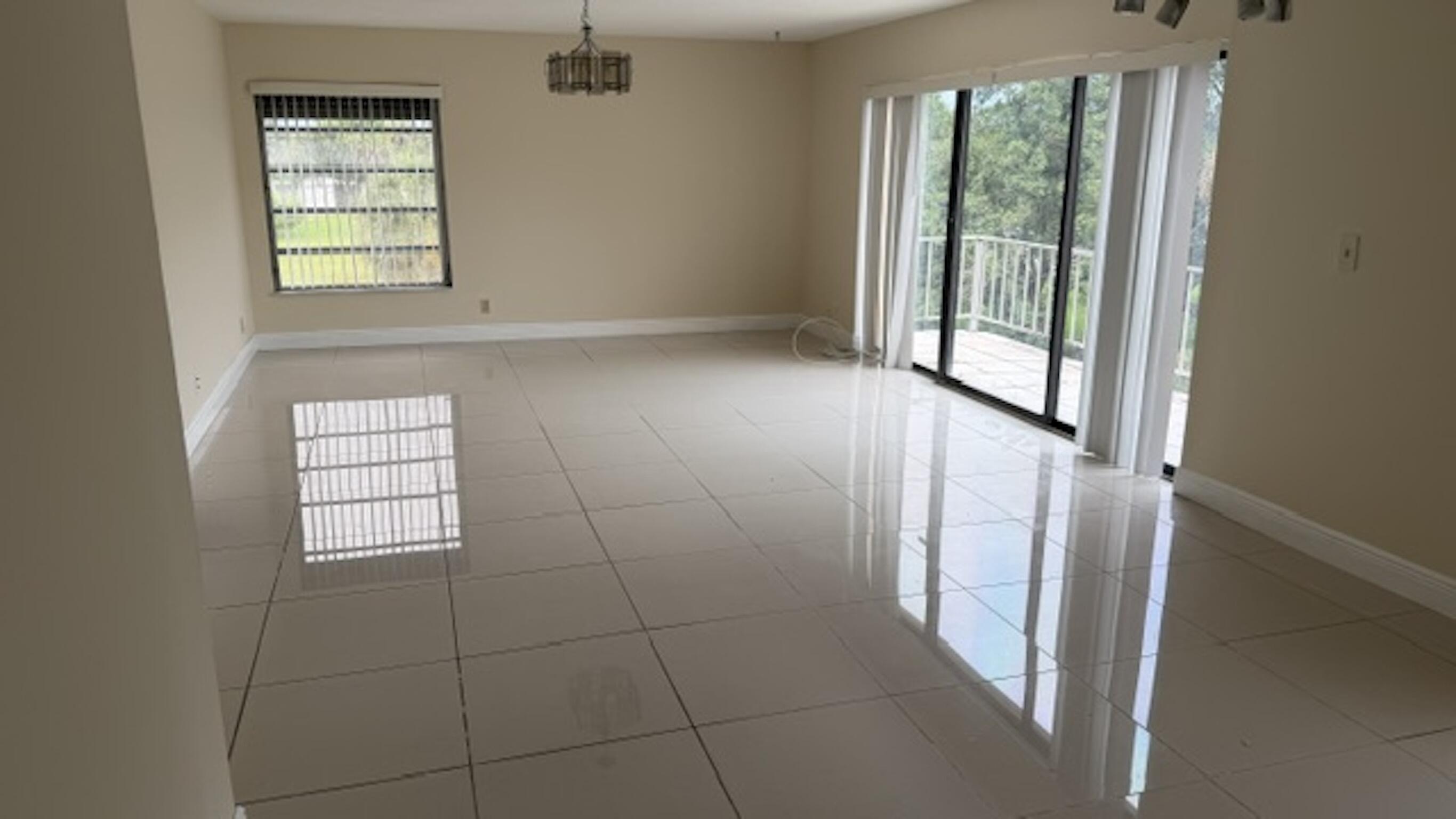 LAGO WEST CONDOMINIUM - Residential