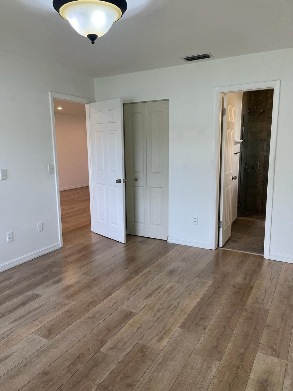 YORKVILLE - Residential Lease