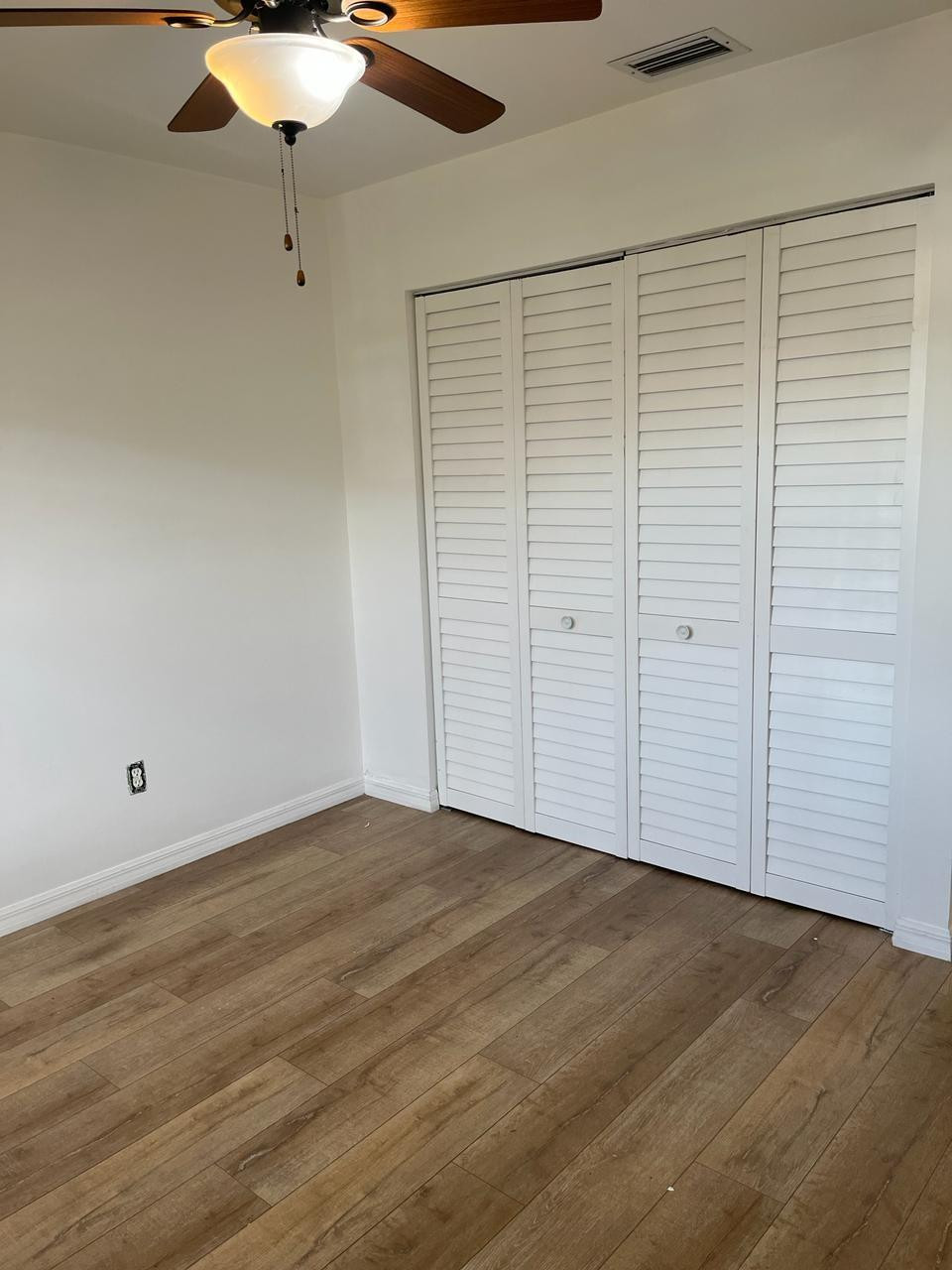 YORKVILLE - Residential Lease