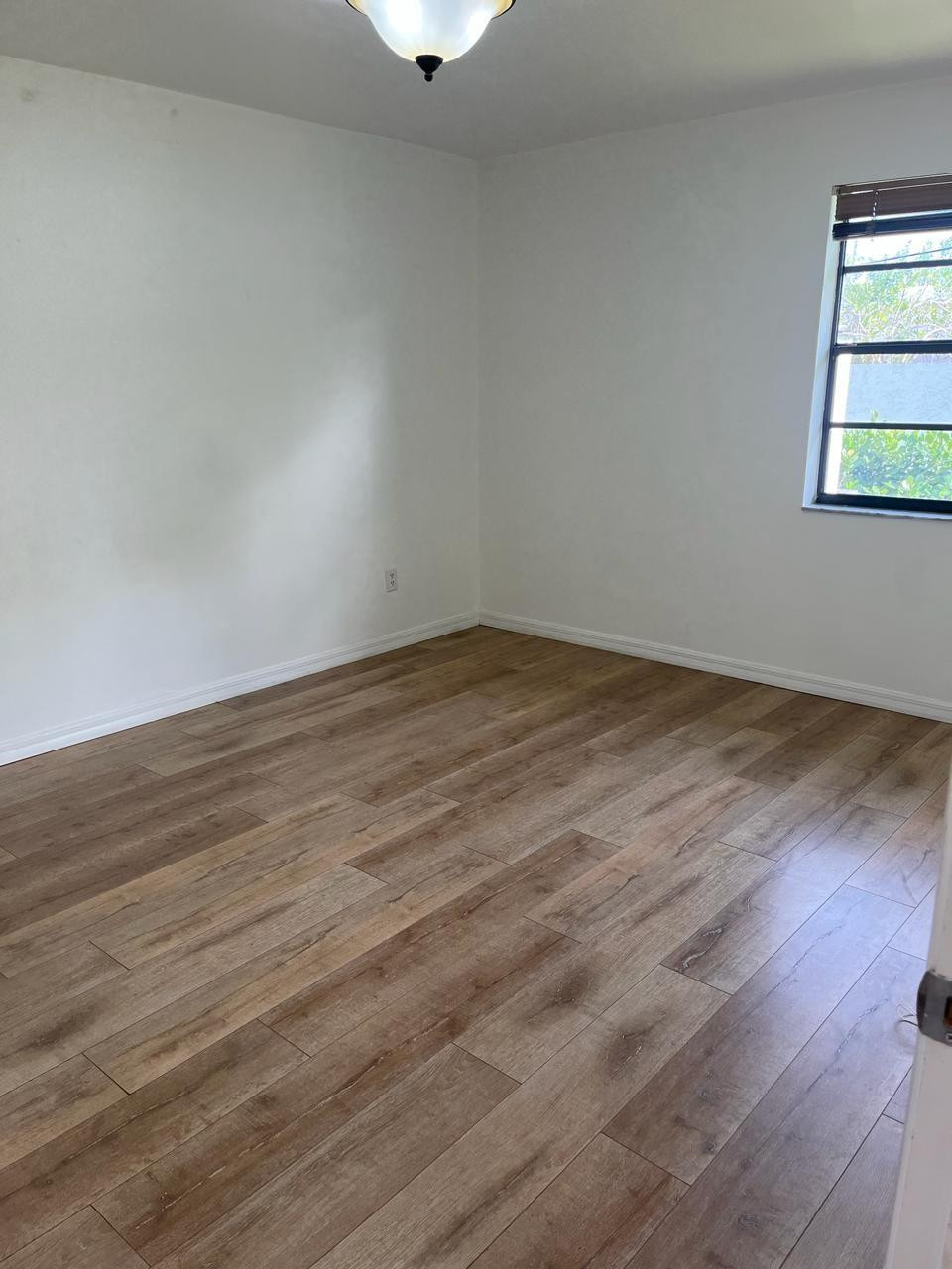 YORKVILLE - Residential Lease