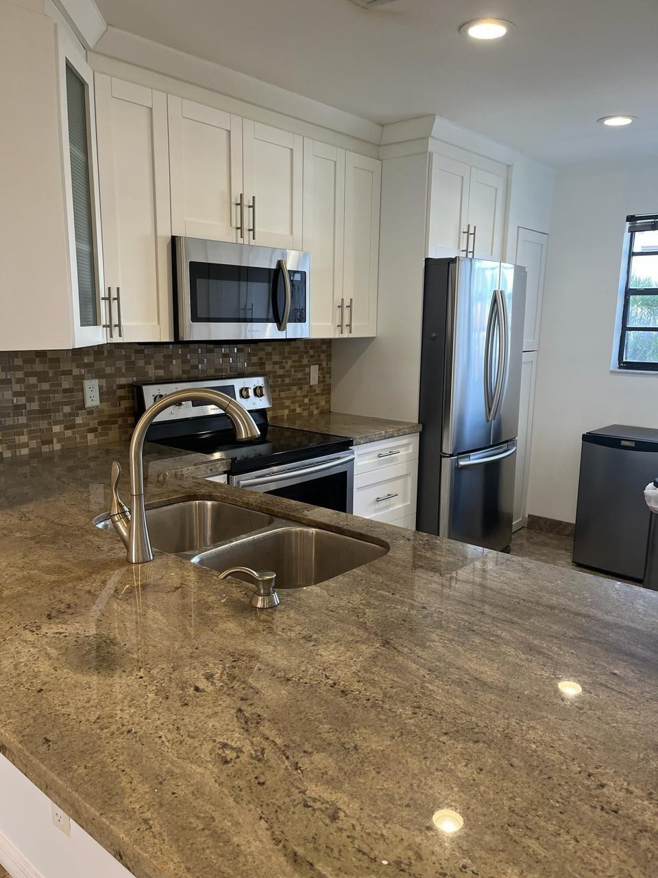 YORKVILLE - Residential Lease