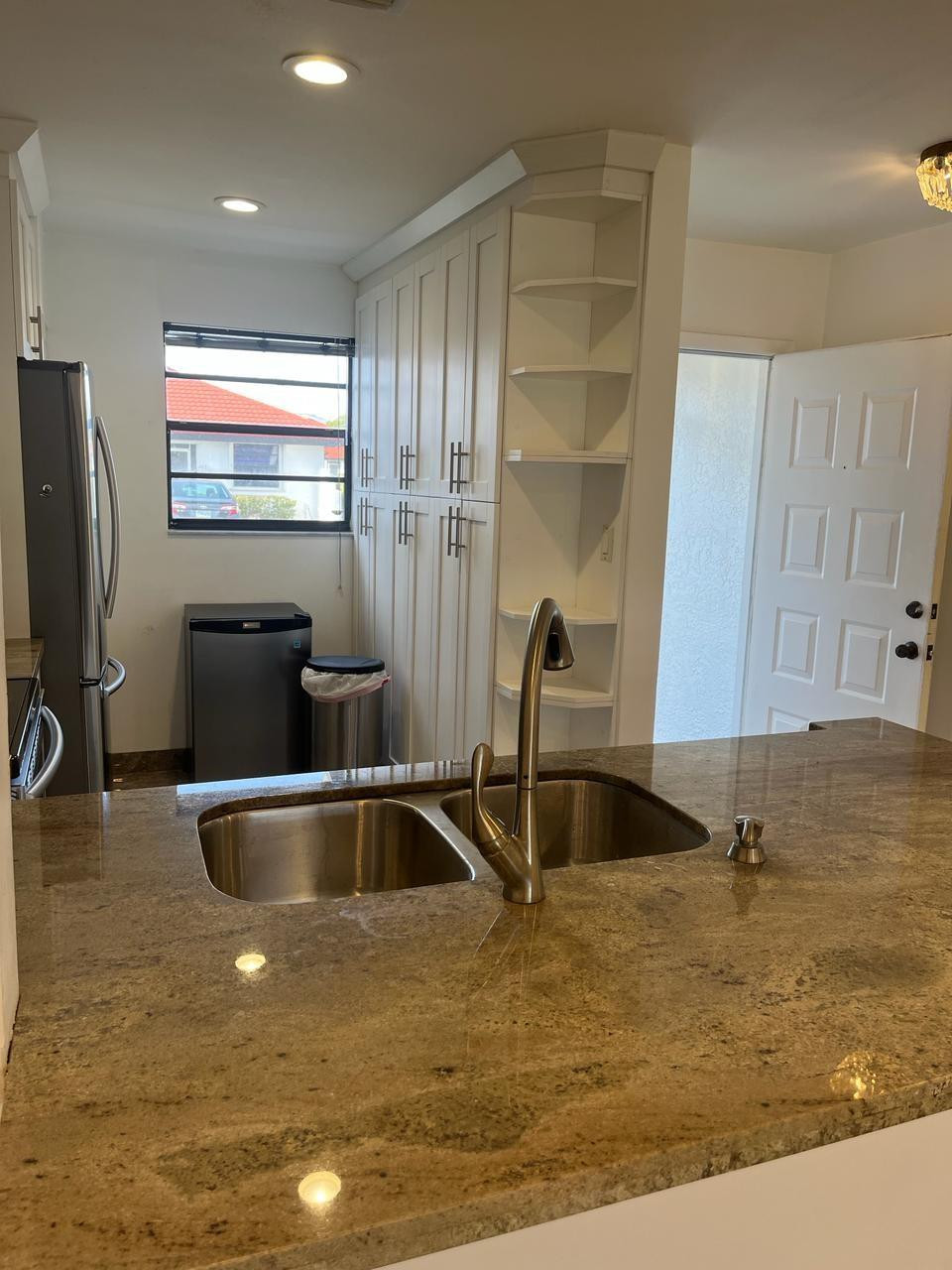 YORKVILLE - Residential Lease