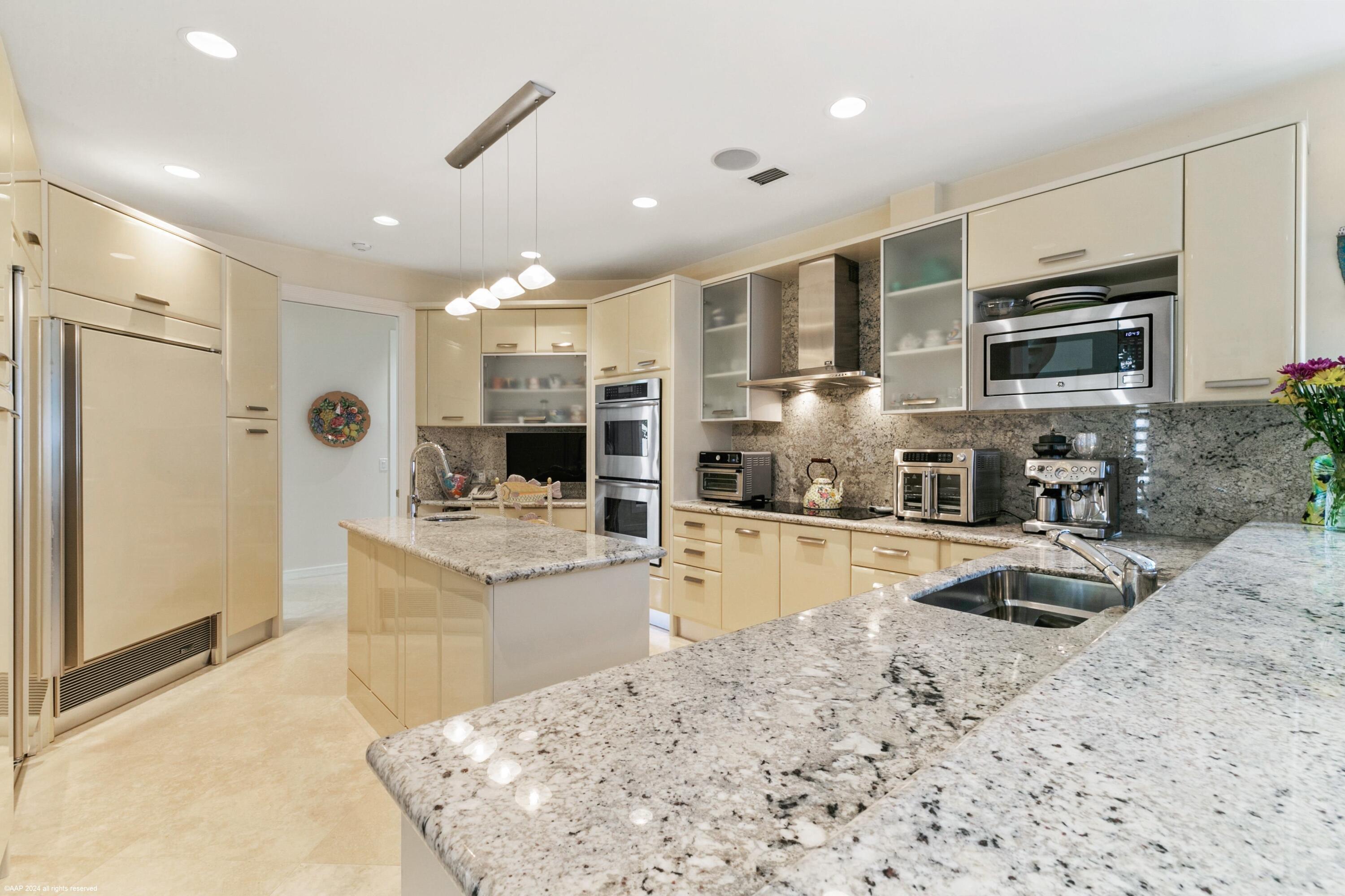 SAILFISH POINT - Residential