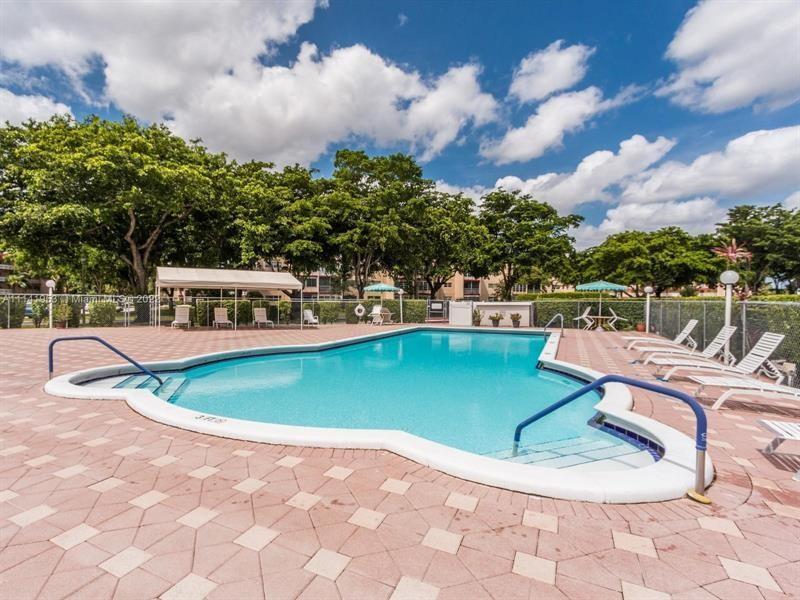 Oriole Golf & Tennis Club - Residential
