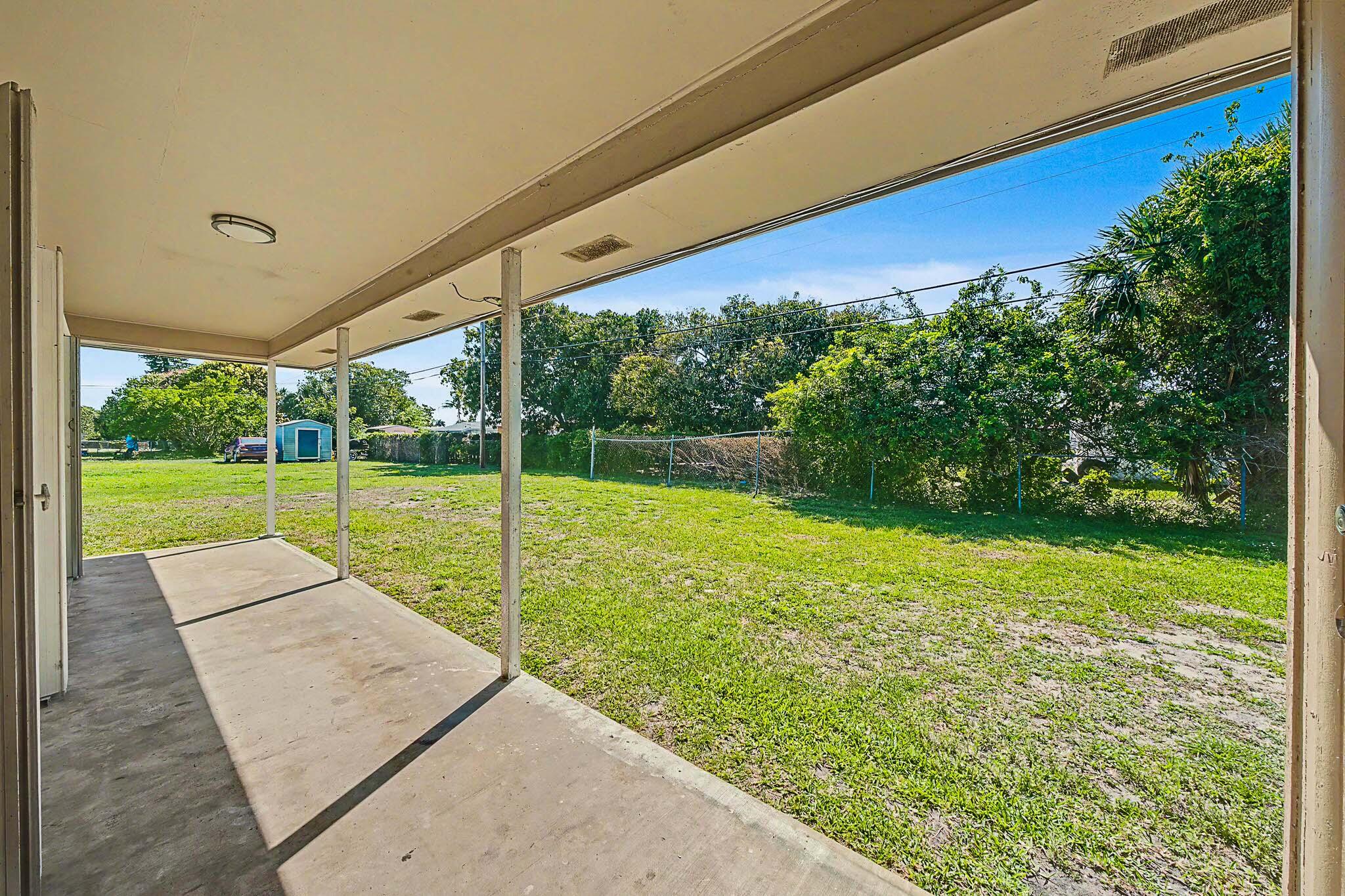 ROOSEVELT ESTATES - Residential Lease