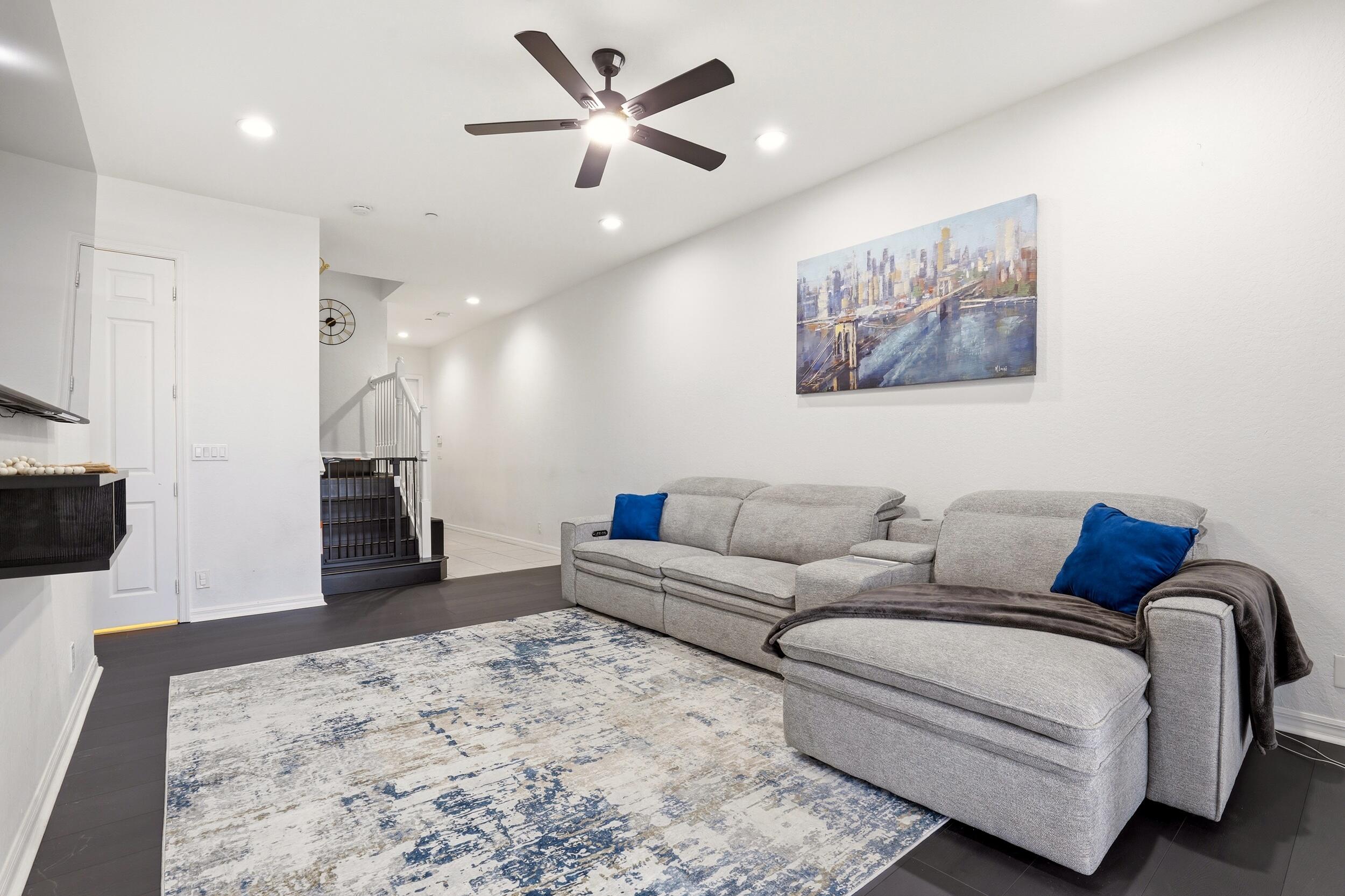 CARRIAGE POINTE TOWNHOMES PUD - Residential Lease