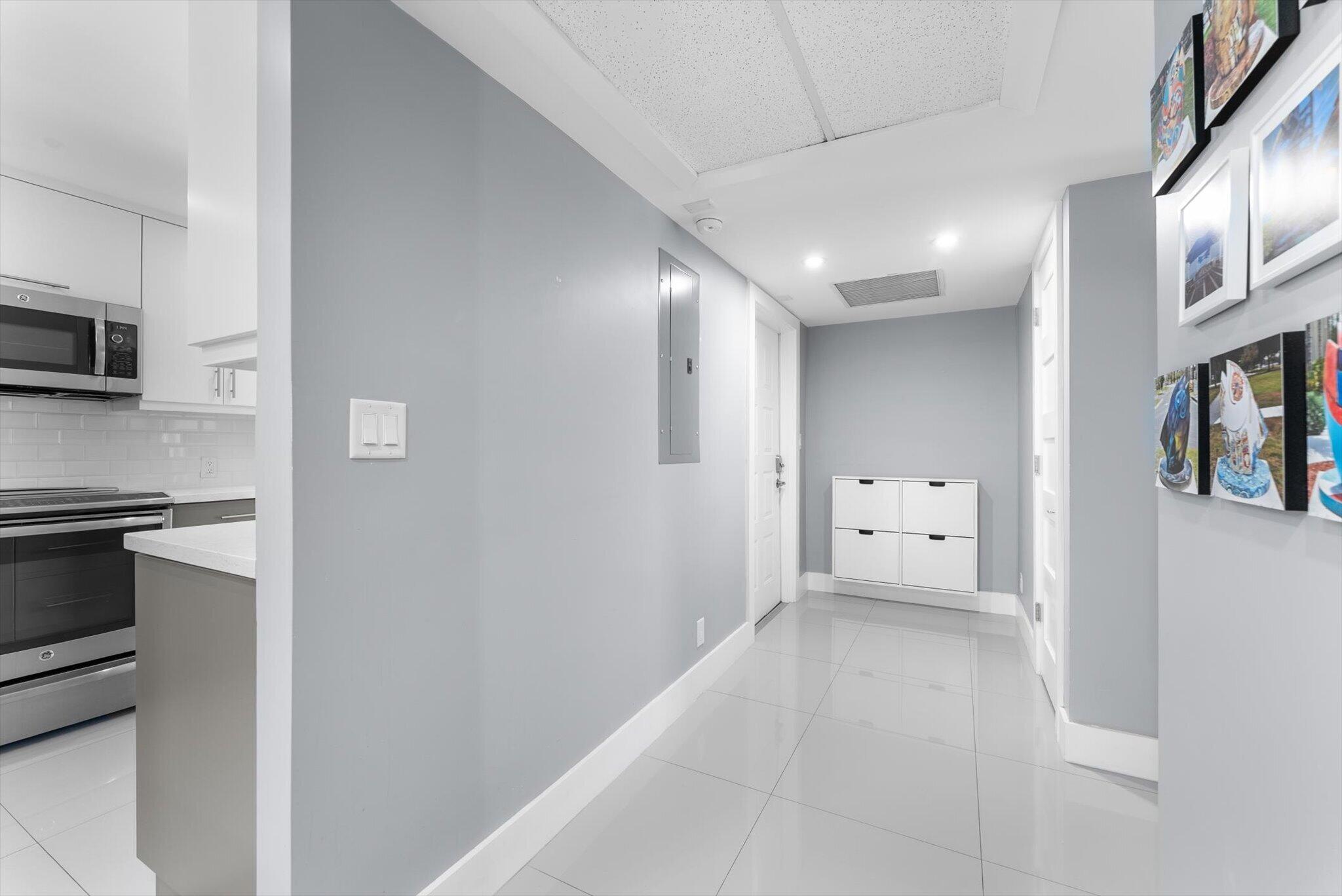 NO 11 PALM-AIRE COUNTRY CLUB - Residential Lease
