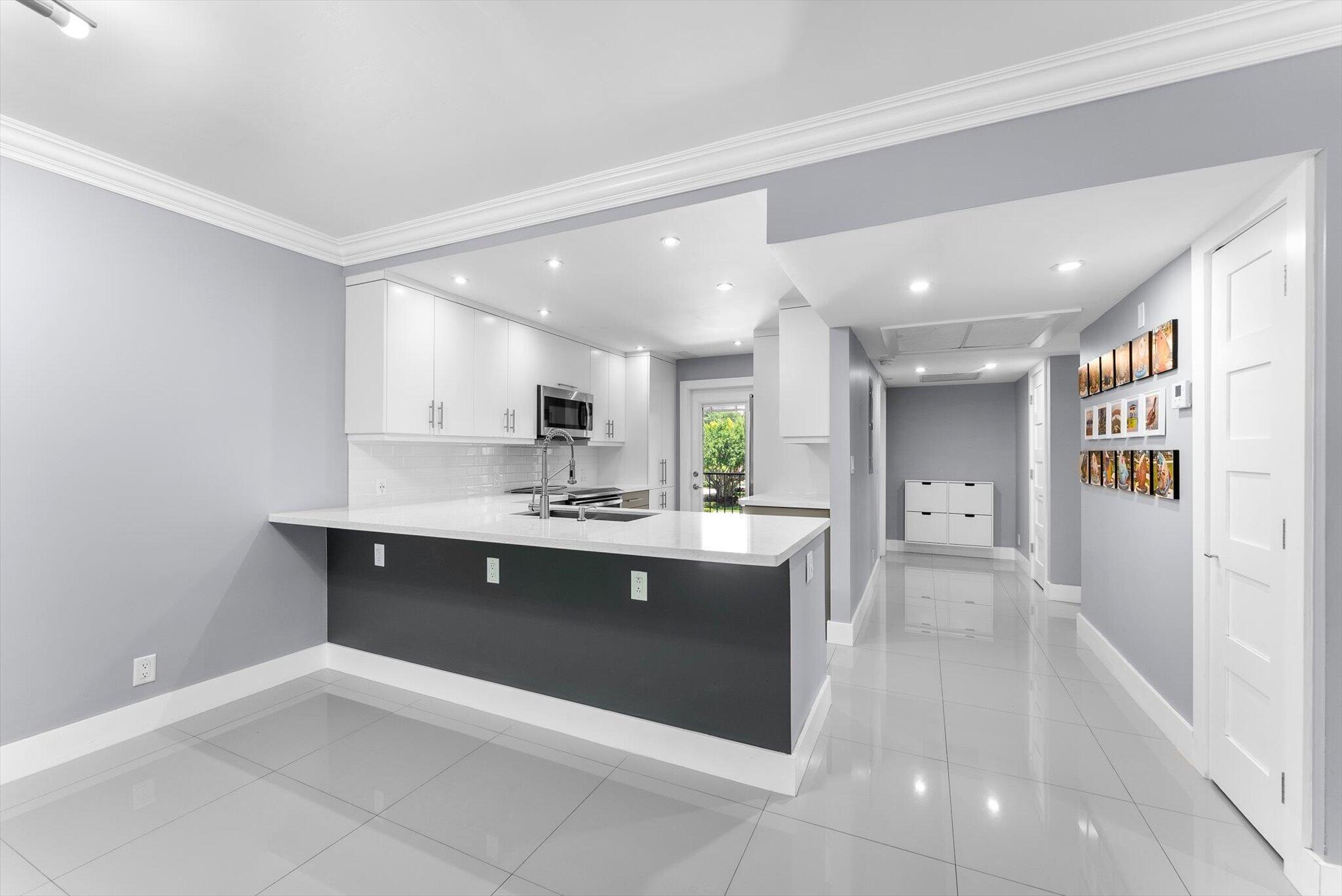 NO 11 PALM-AIRE COUNTRY CLUB - Residential Lease