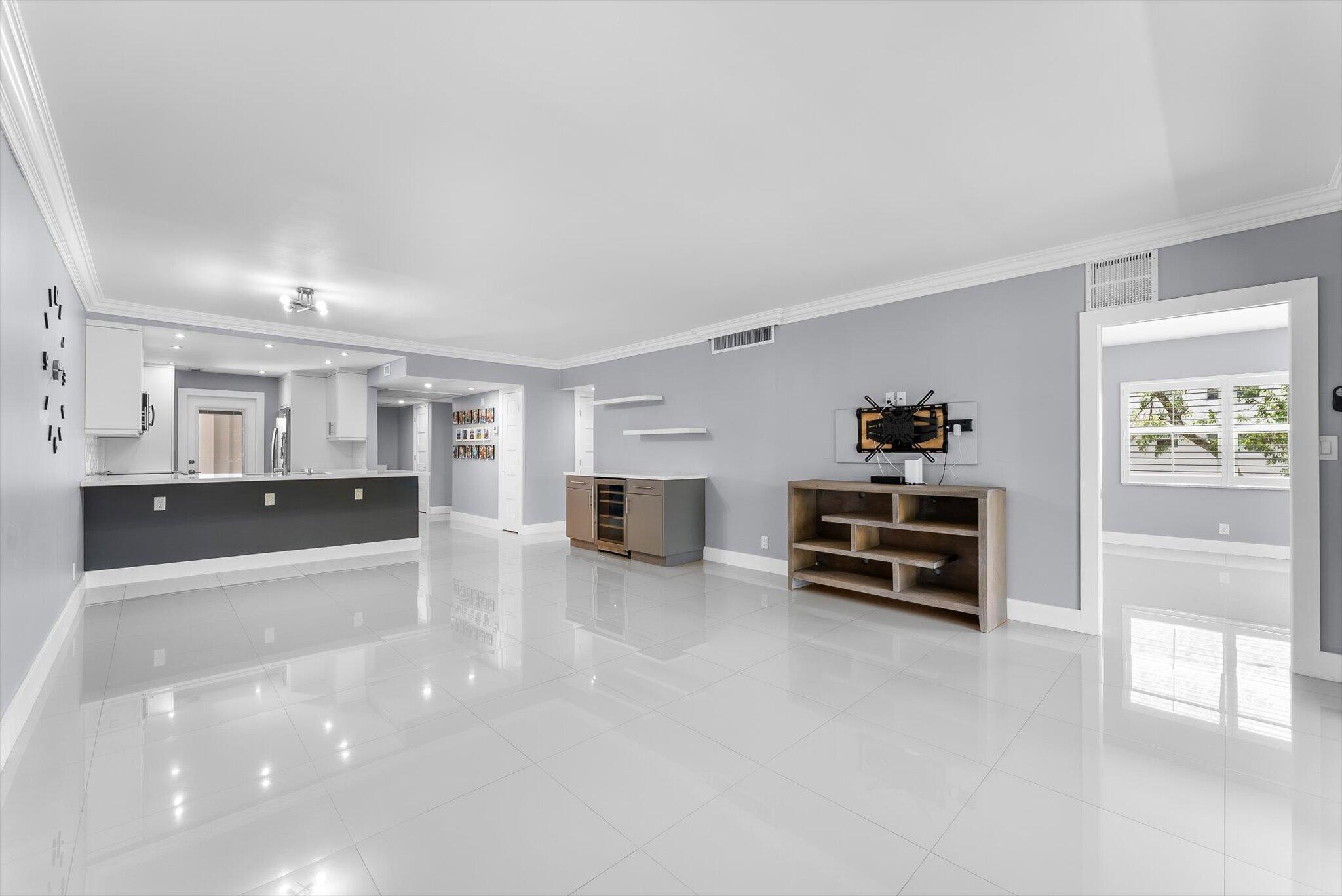 NO 11 PALM-AIRE COUNTRY CLUB - Residential Lease