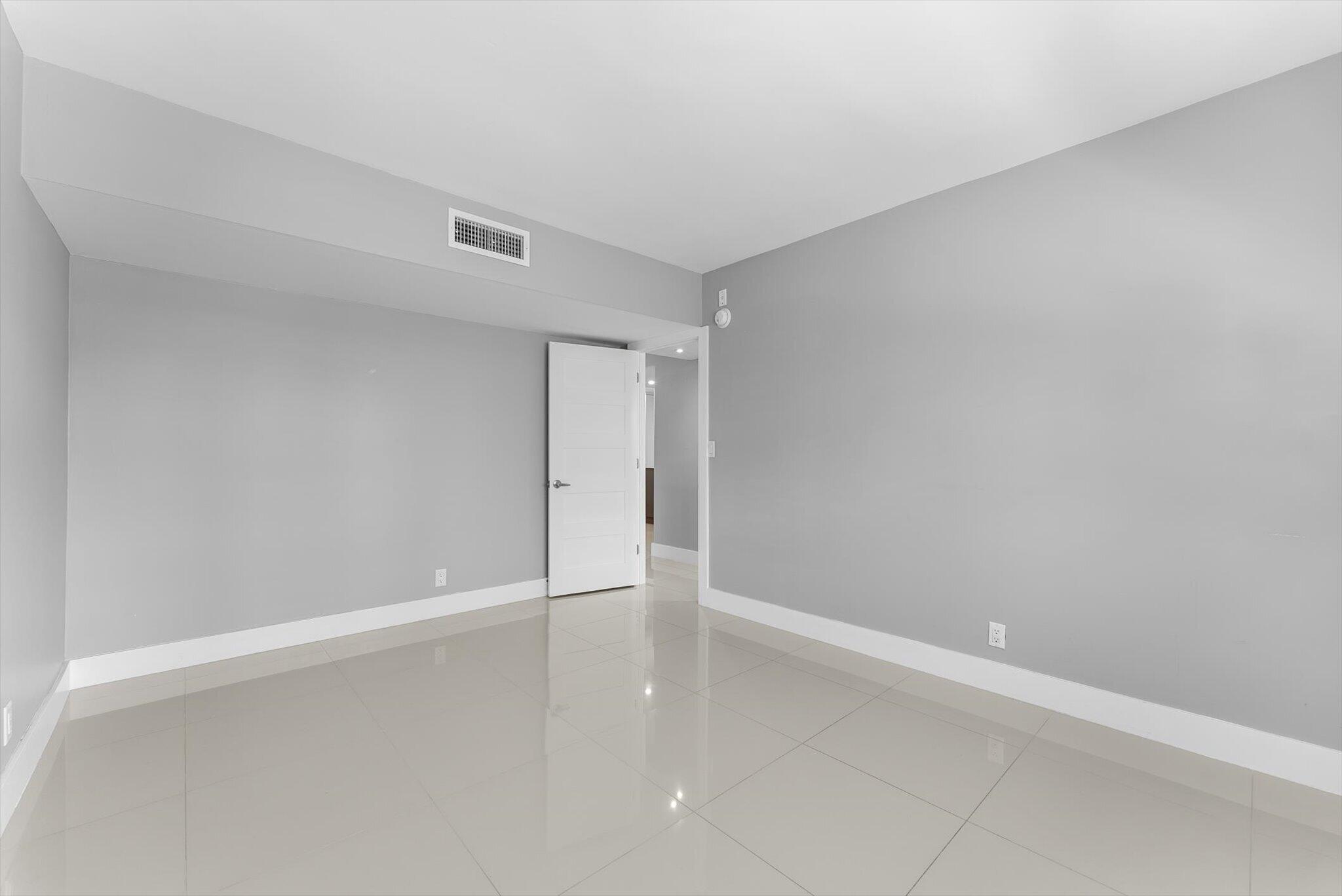 NO 11 PALM-AIRE COUNTRY CLUB - Residential Lease