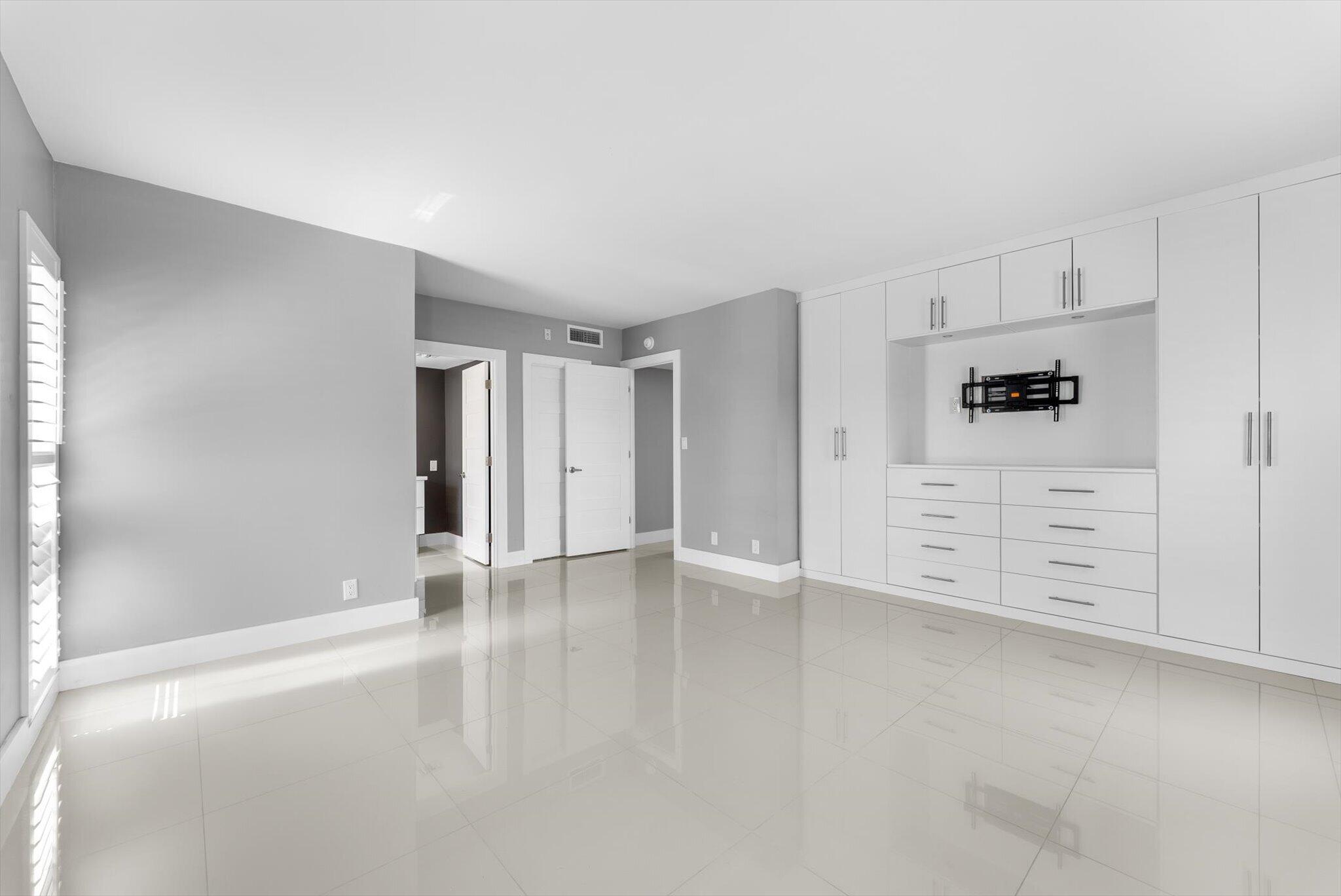NO 11 PALM-AIRE COUNTRY CLUB - Residential Lease