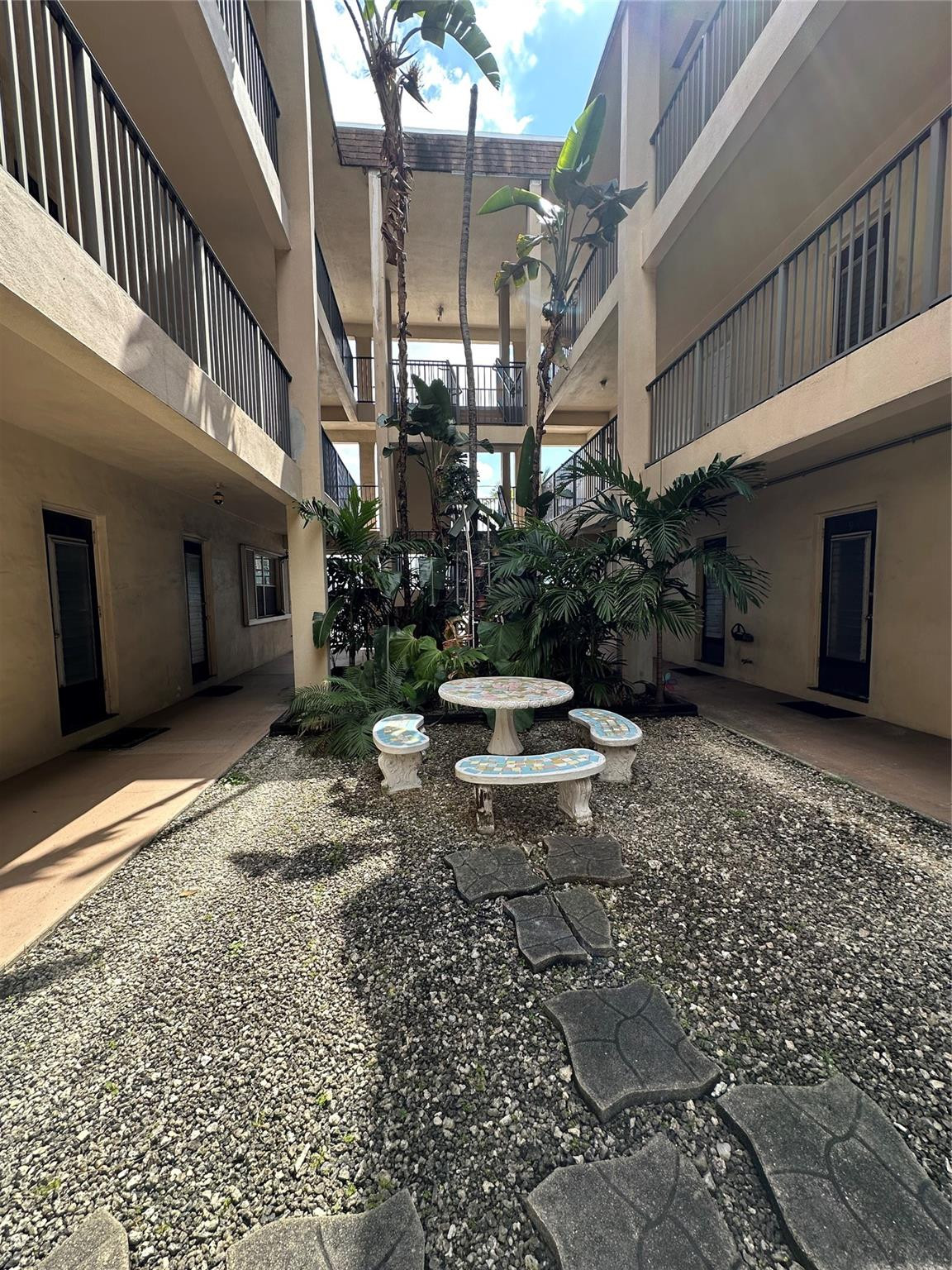 Move right into this stunningly remodeled and generously sized one-bedroom condo in a peaceful all-ages community in Dania Beach. Featuring a brand-new kitchen and bathroom with new fixtures and appliances, along with new flooring and abundant closet space. The complex provides a private pool and a superb location just off US1, placing you moments away from shopping, entertainment, transportation options, and the area's stunning beaches. Rental is permitted in the first year, presenting an excellent investment or owner-occupier opportunity.