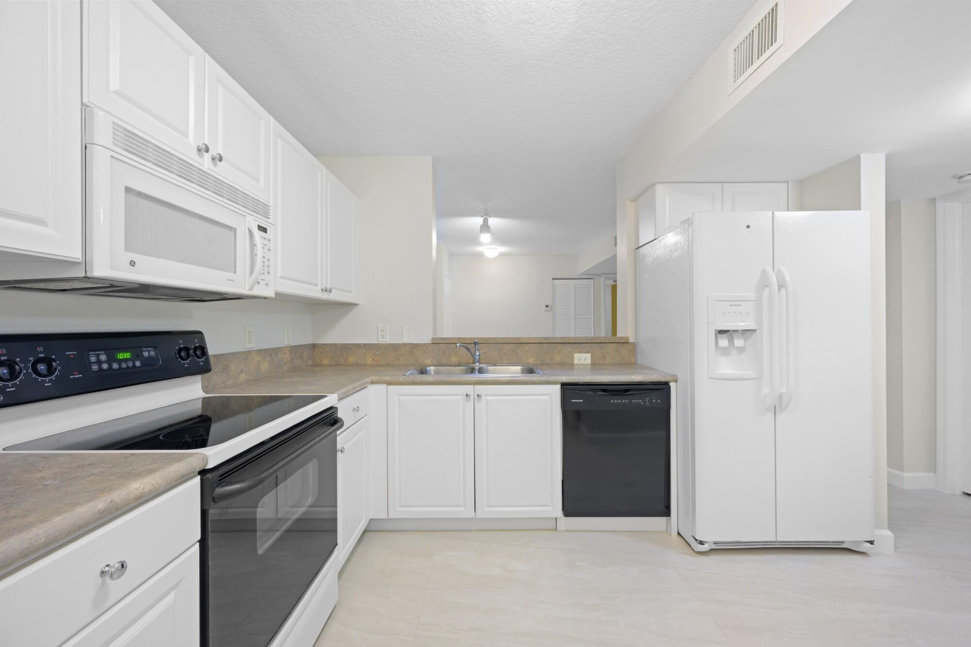 SHERIDAN BEACH CLUB CONDOMINIUM - Residential Lease