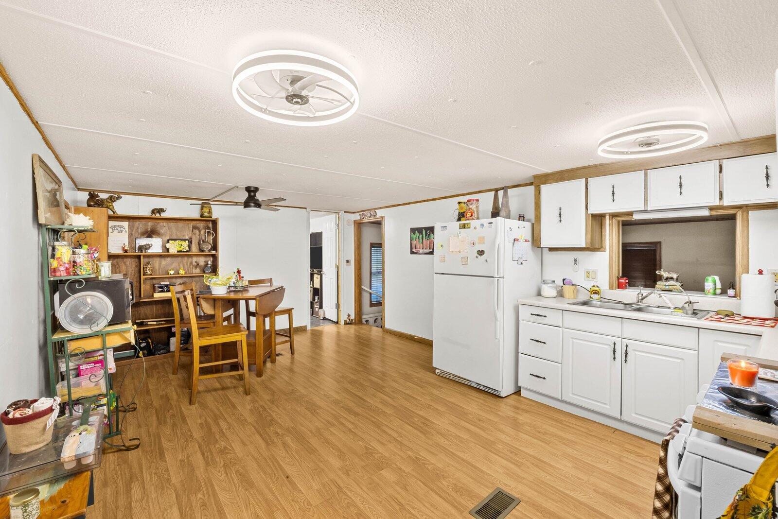 LAR-KEE LAKES 2ND ADDITION - Residential