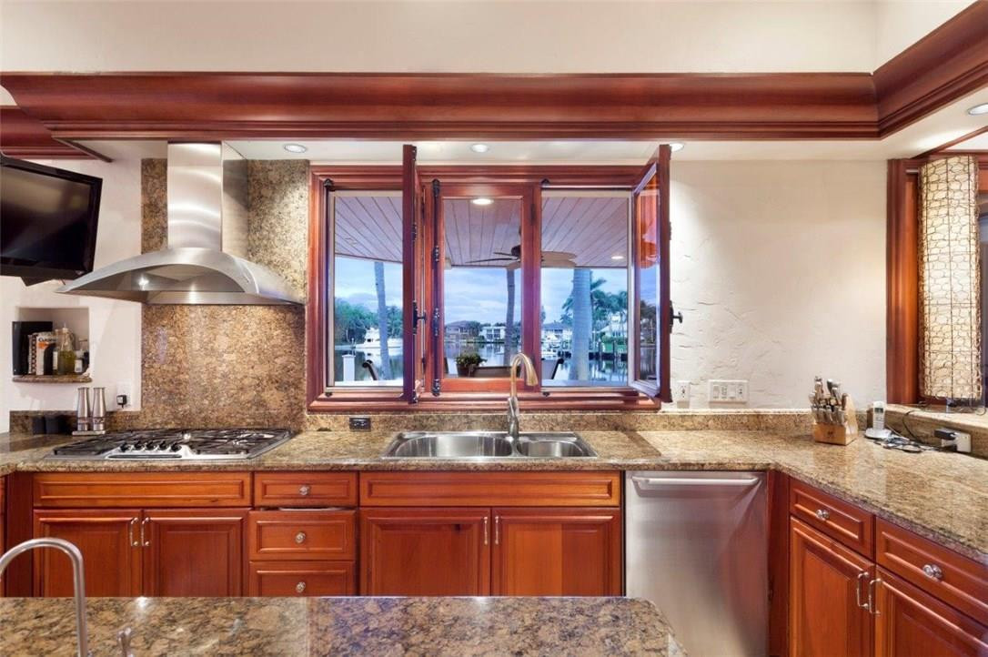 LIGHTHOUSE POINT - Residential