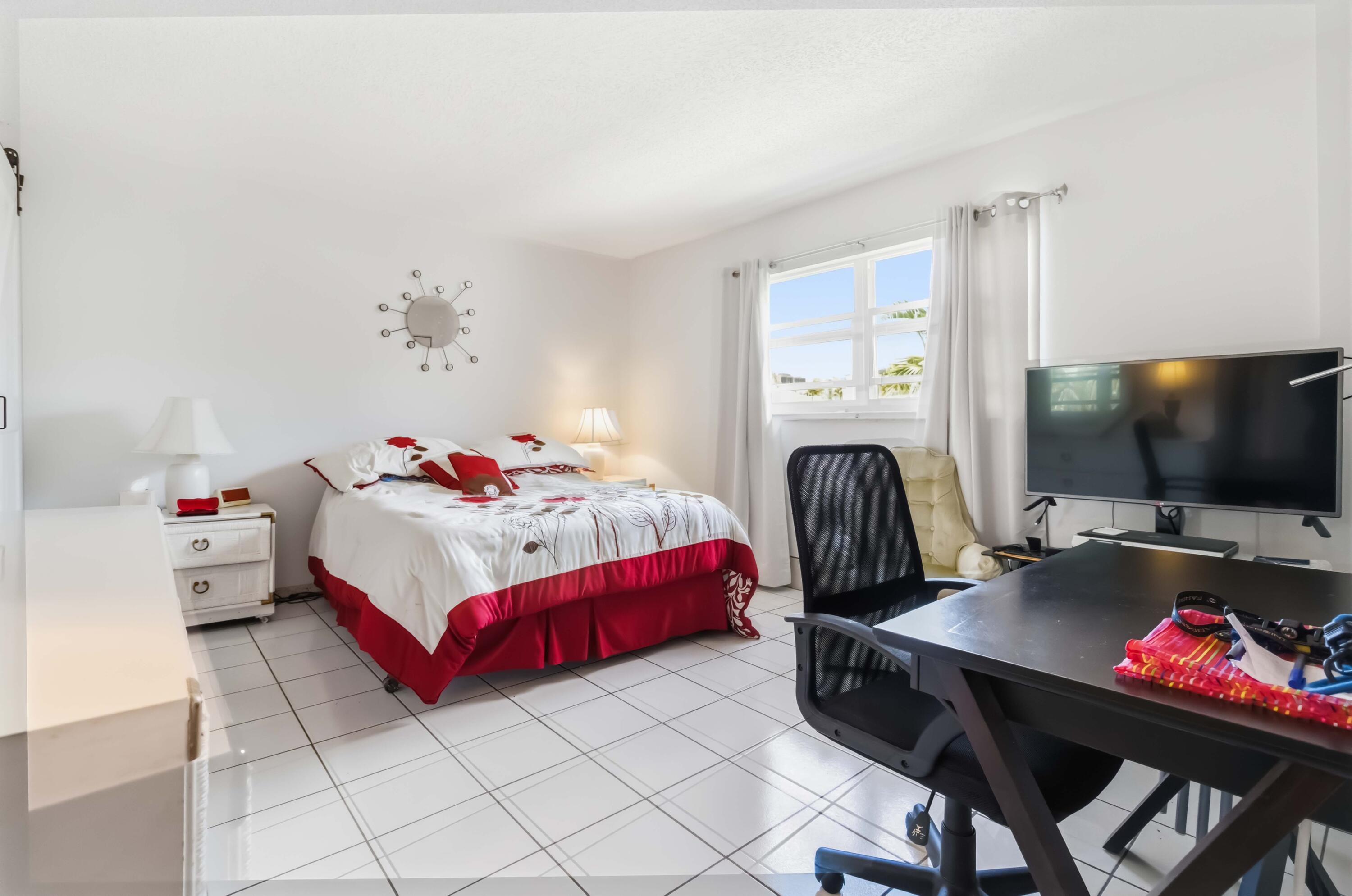 MEADOWBROOK LAKES CONDO - Residential