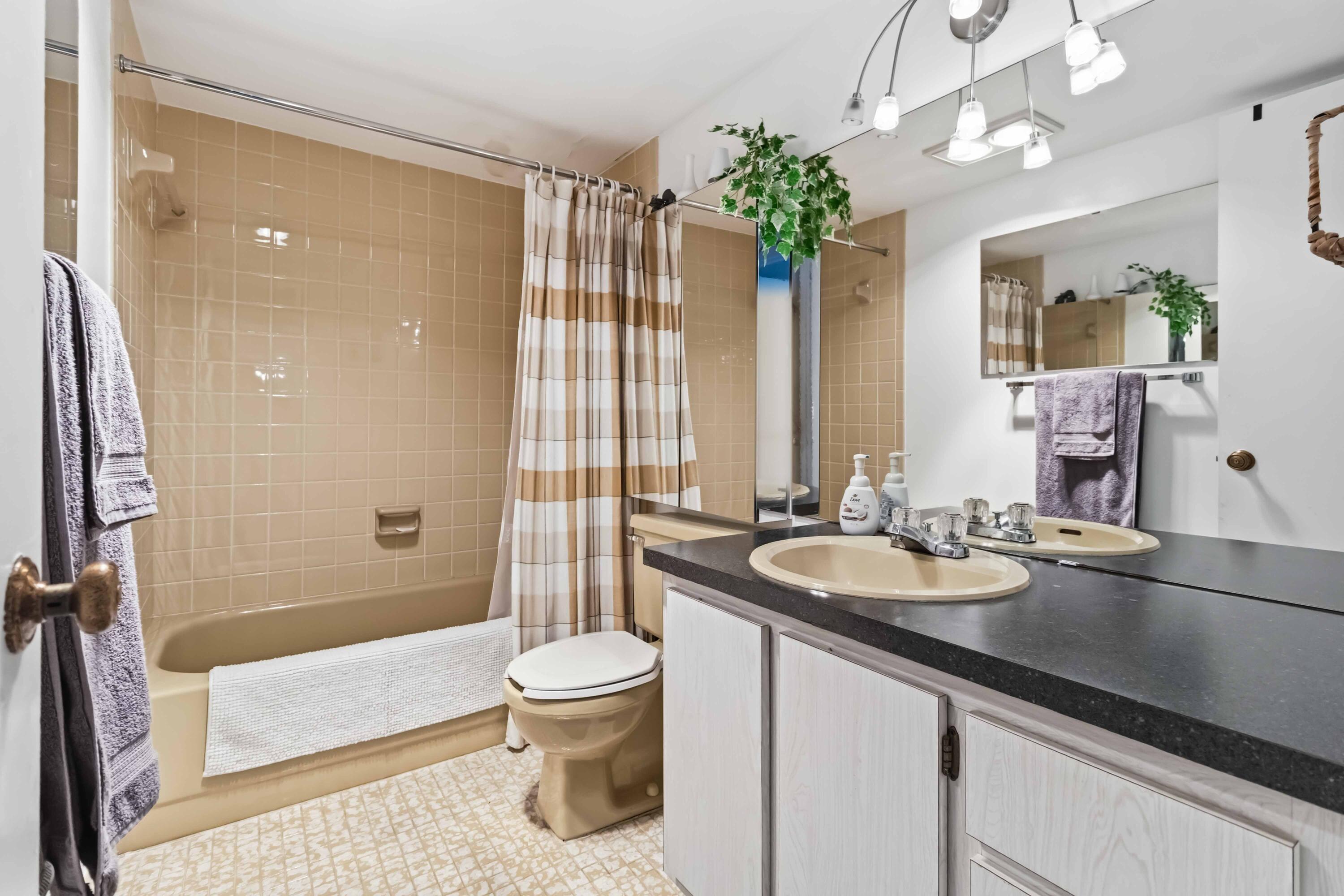 MEADOWBROOK LAKES CONDO - Residential