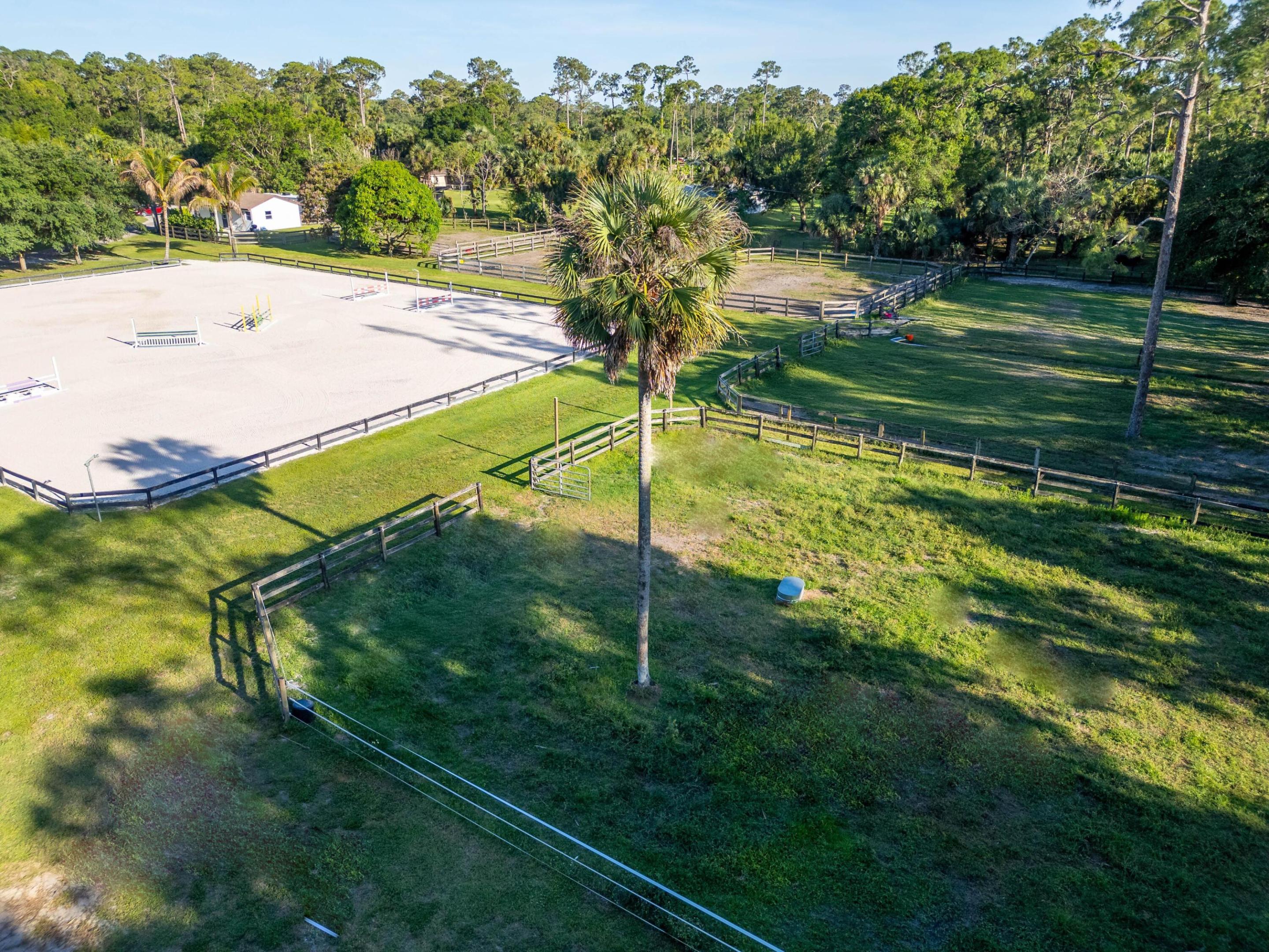 LOXAHATCHEE GROVES - Residential