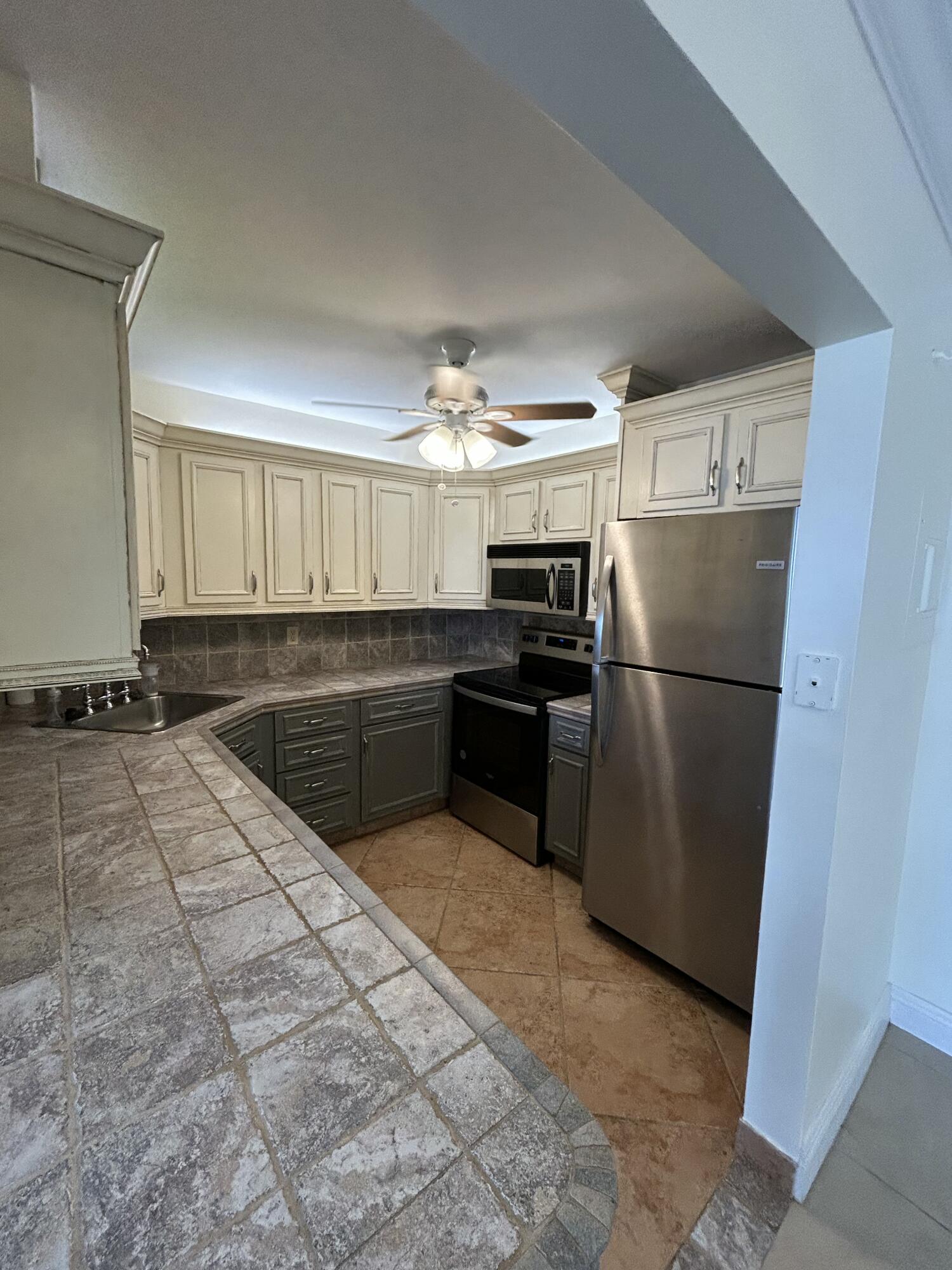 JAMAICA HOUSE CONDOMINIUM - Residential Lease