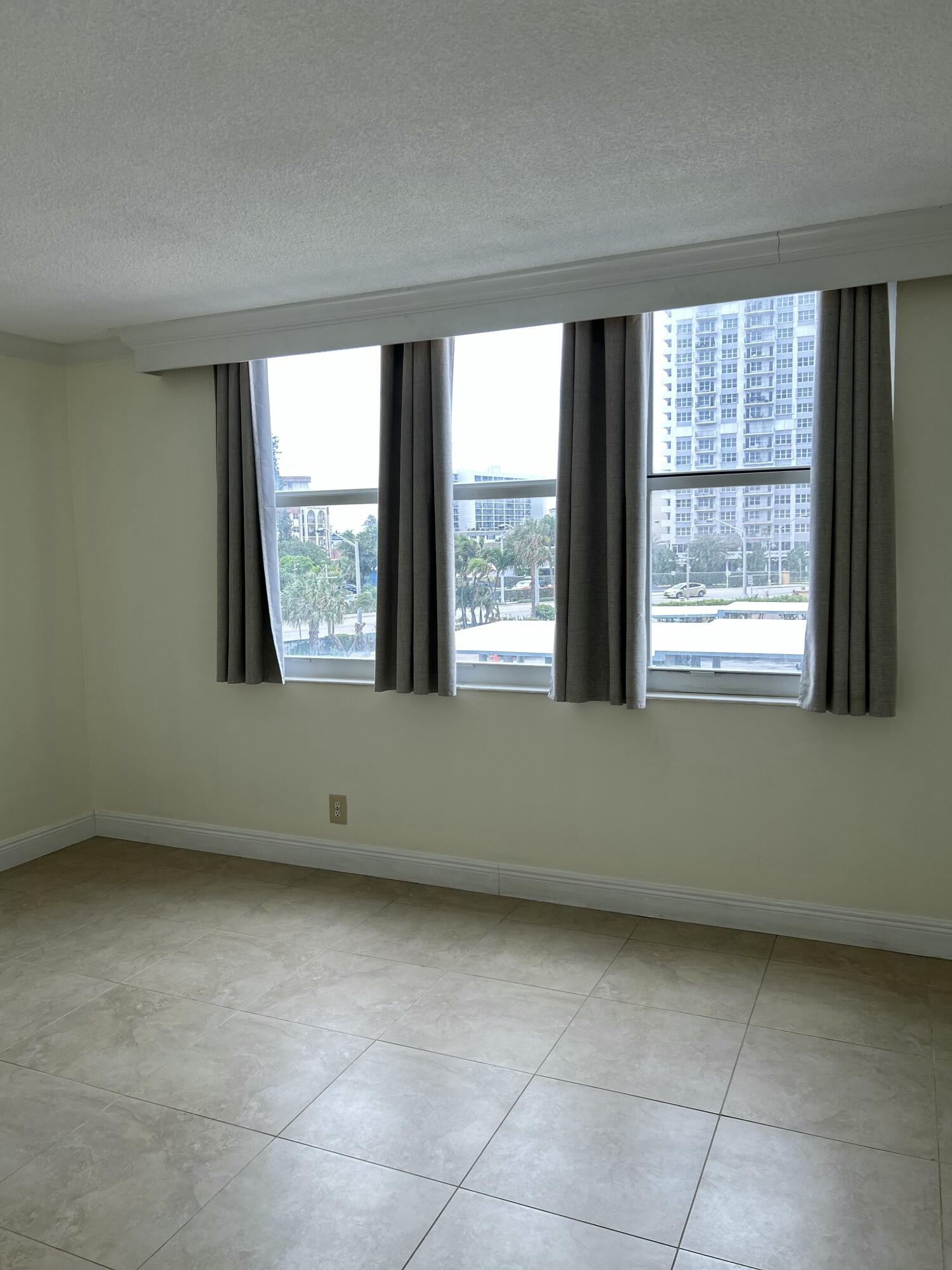 JAMAICA HOUSE CONDOMINIUM - Residential Lease