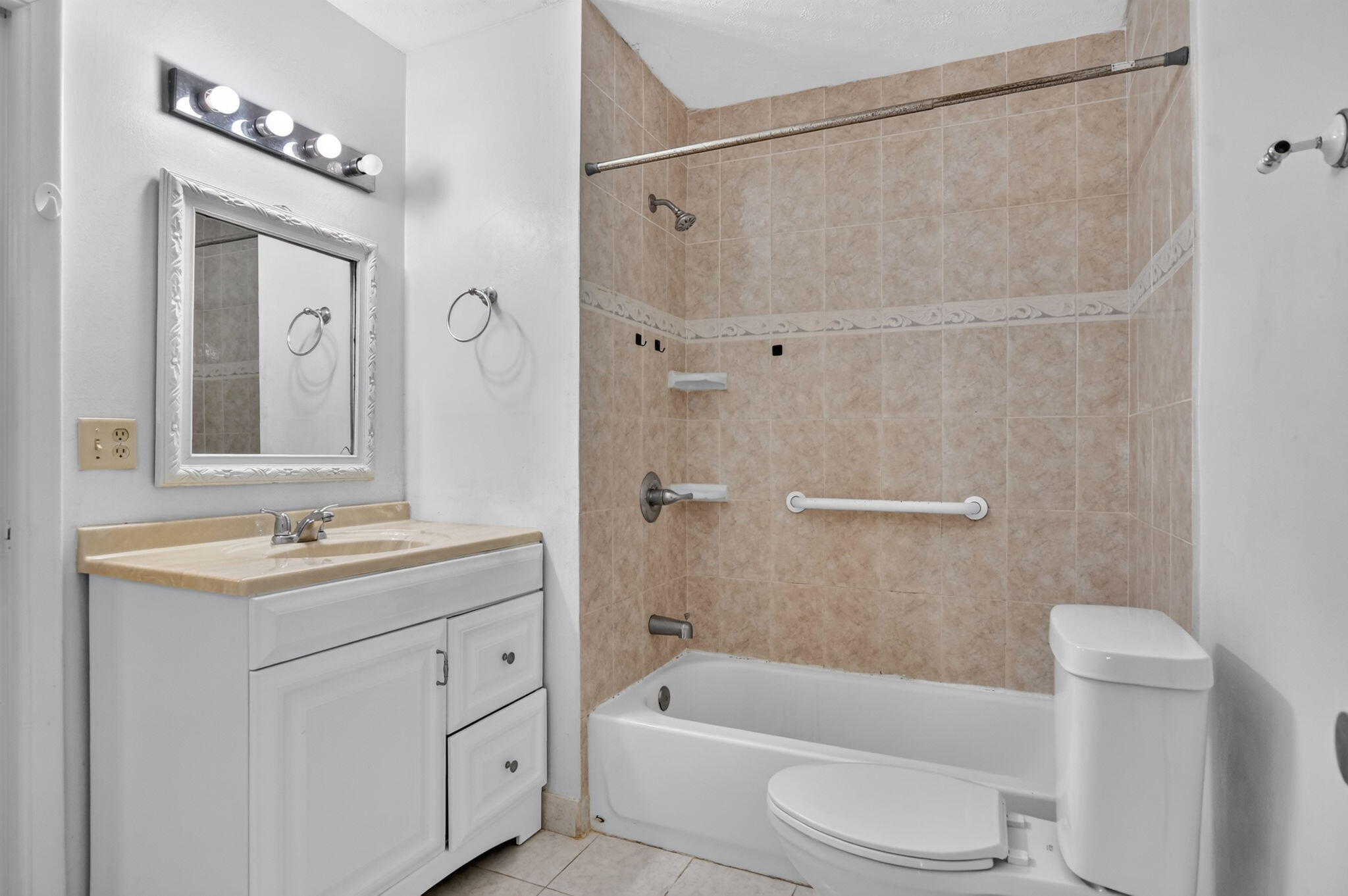 BOCA LAKES CONDO - Residential