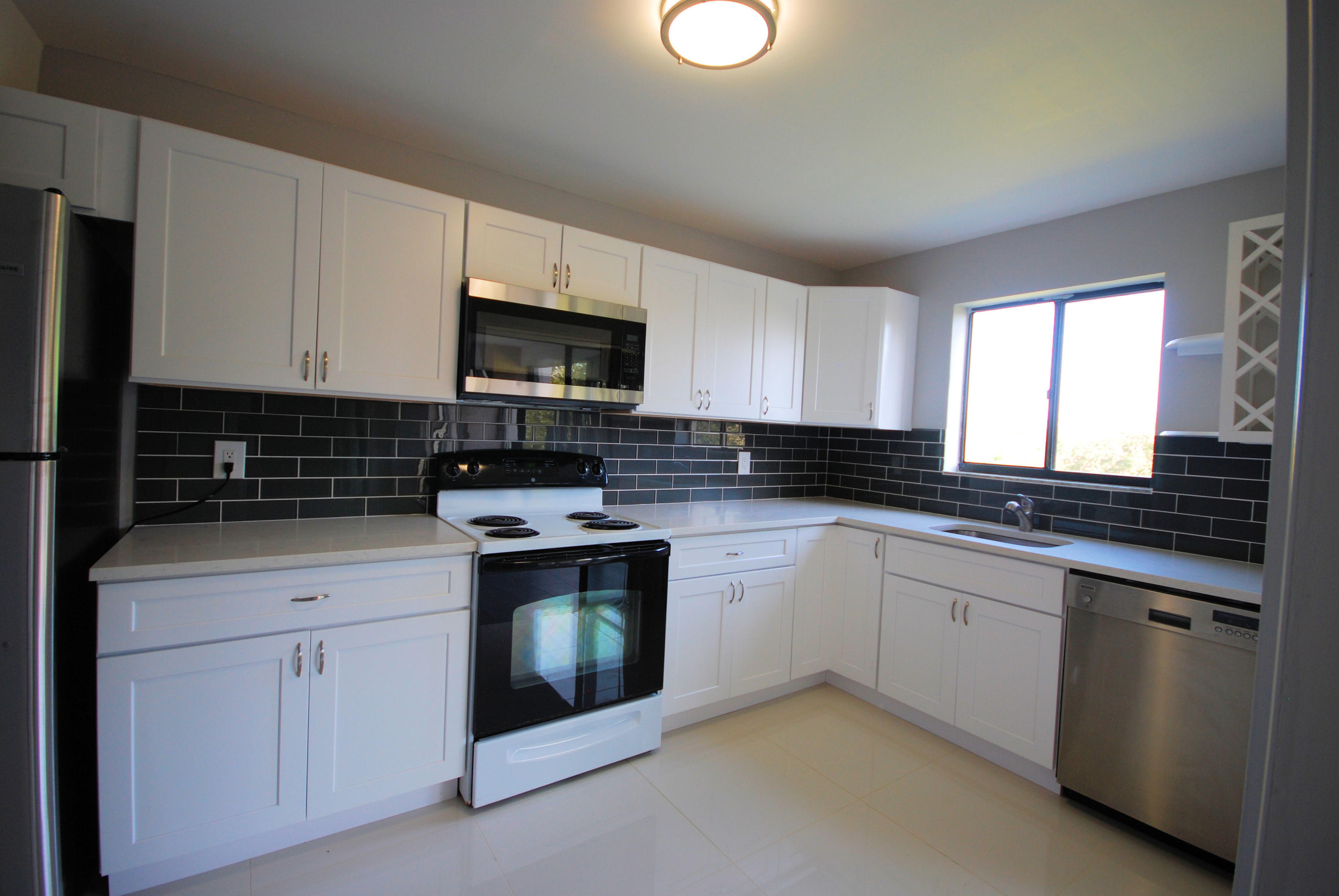 INVESTORS' CALL!! Rented at $2500/month to long term tenants, Updated two bedroom, two bathroom condo with a large additional den/flex room. New laminate flooring throughout. Tile in the kitchen and bathrooms. Full size washer and dryer in the unit. Brand new A/C, brand new water heater. Building roof replaced 2023.