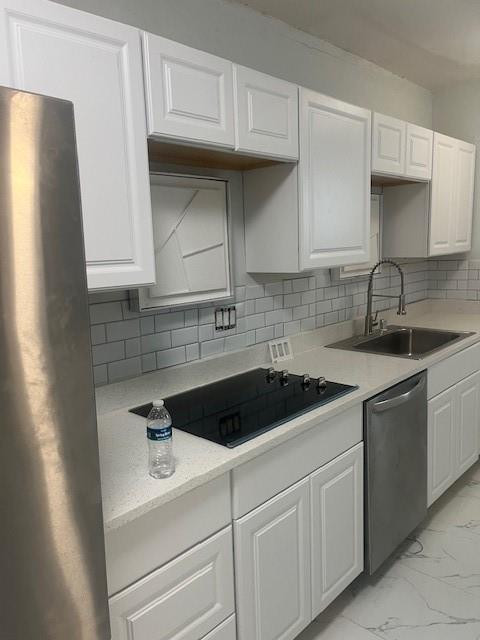Ready to move in unit only short walk to the Beach. Very small cozy place in the heart of the Miami Beach.Laundry washer and dryer insider the unit.