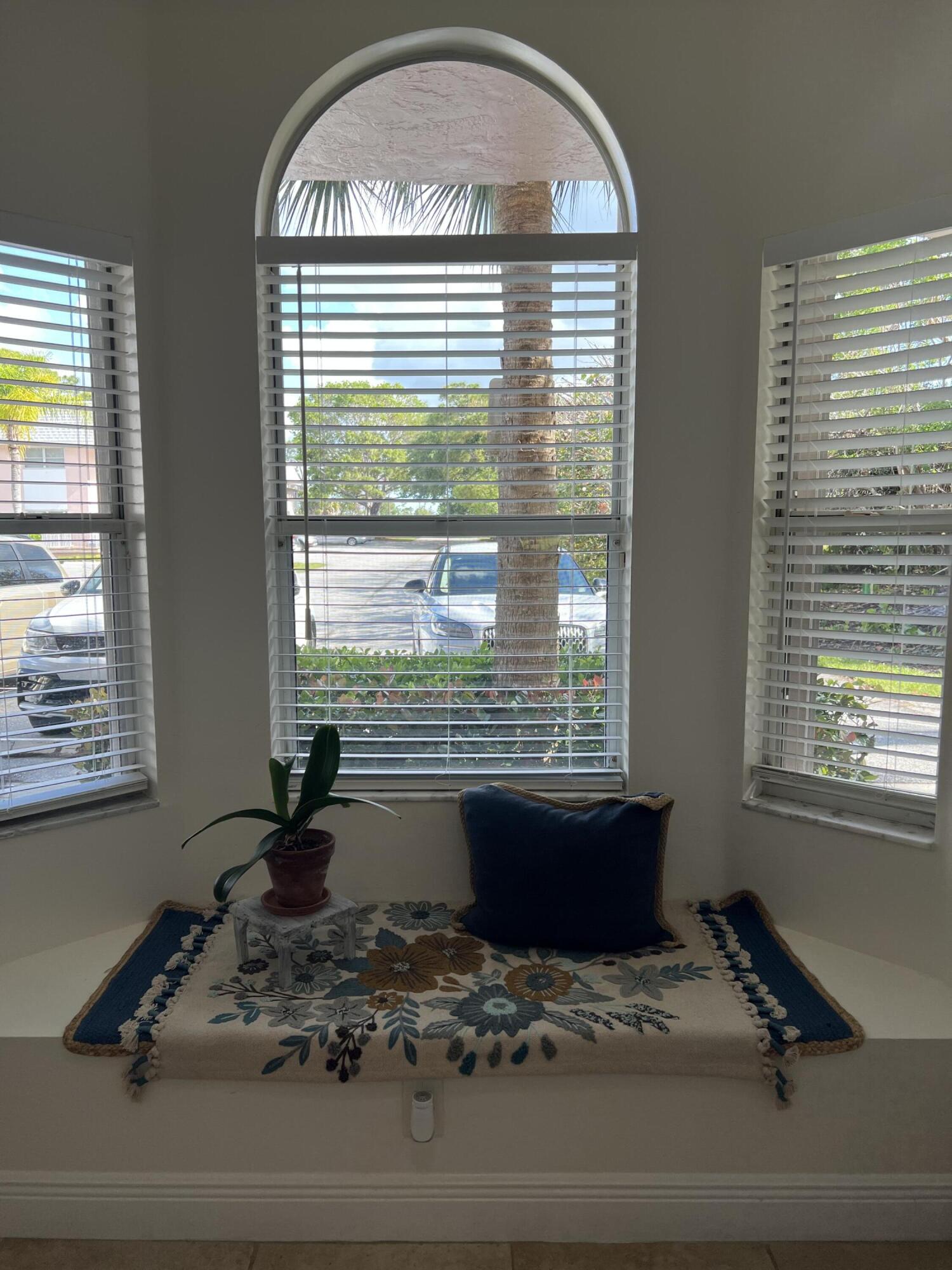 THE LITTLE CLUB CONDO - Residential