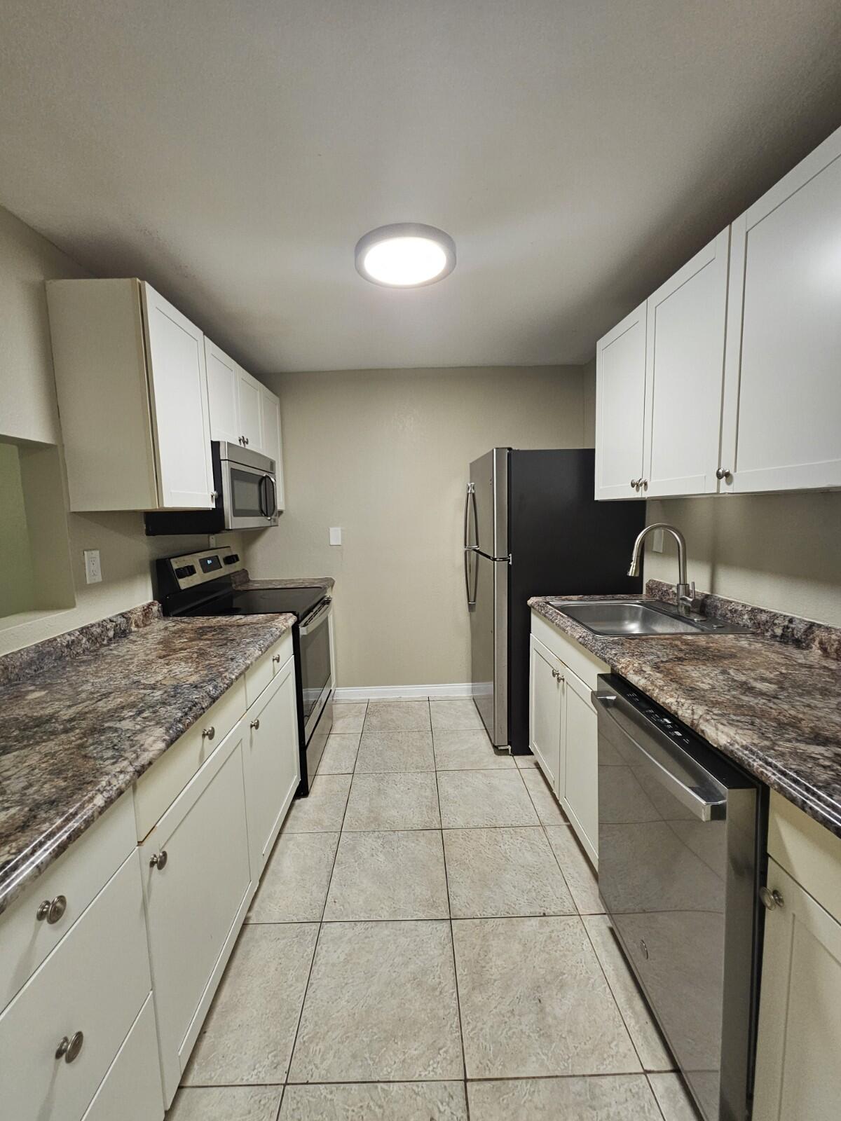 PRESIDENTIAL GOLFVIEW CONDO - Residential Lease