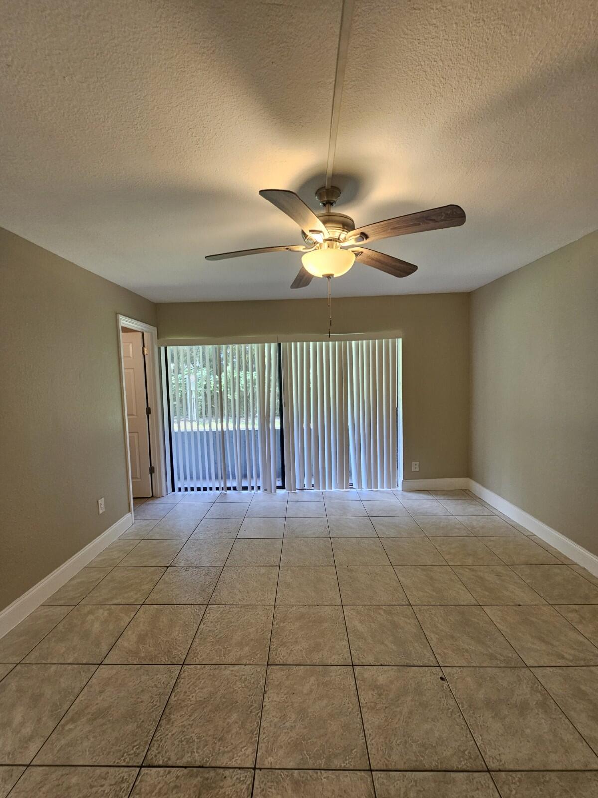 2 Bedroom 1 bathroom renovated 1st floor apartment in Presidential Golfview Apartment Complex. Renovated kitchen cabinets, granite countertop , newer stainless steel appliances , upgraded bathroom freshly painted . Walking distance to Palm beach Outlet, Minutes away to I-95.