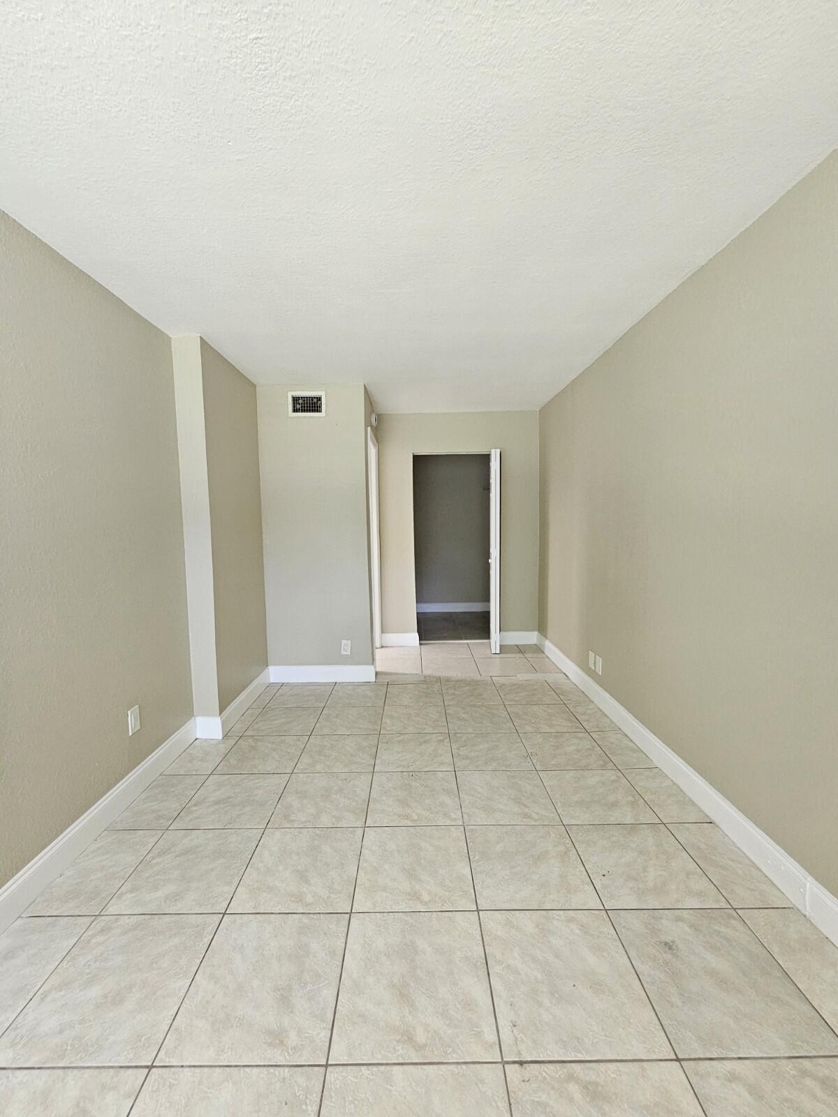 PRESIDENTIAL GOLFVIEW CONDO - Residential Lease