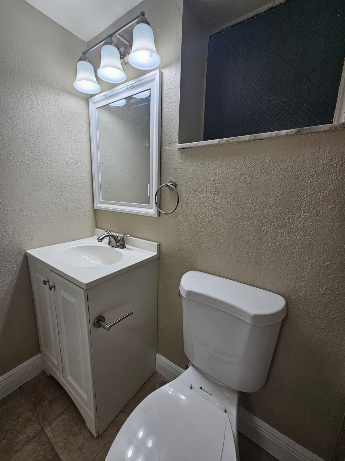 PRESIDENTIAL GOLFVIEW CONDO - Residential Lease