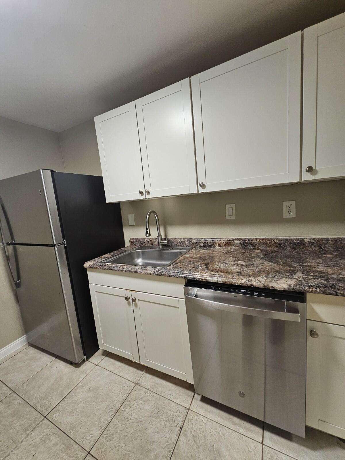 PRESIDENTIAL GOLFVIEW CONDO - Residential Lease