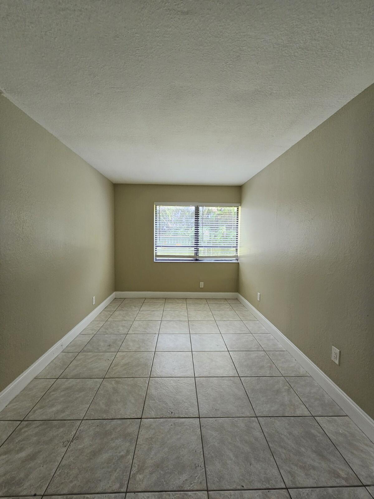 PRESIDENTIAL GOLFVIEW CONDO - Residential Lease