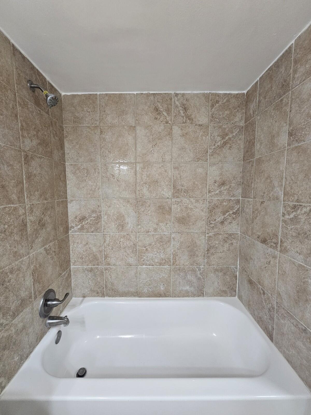 PRESIDENTIAL GOLFVIEW CONDO - Residential Lease