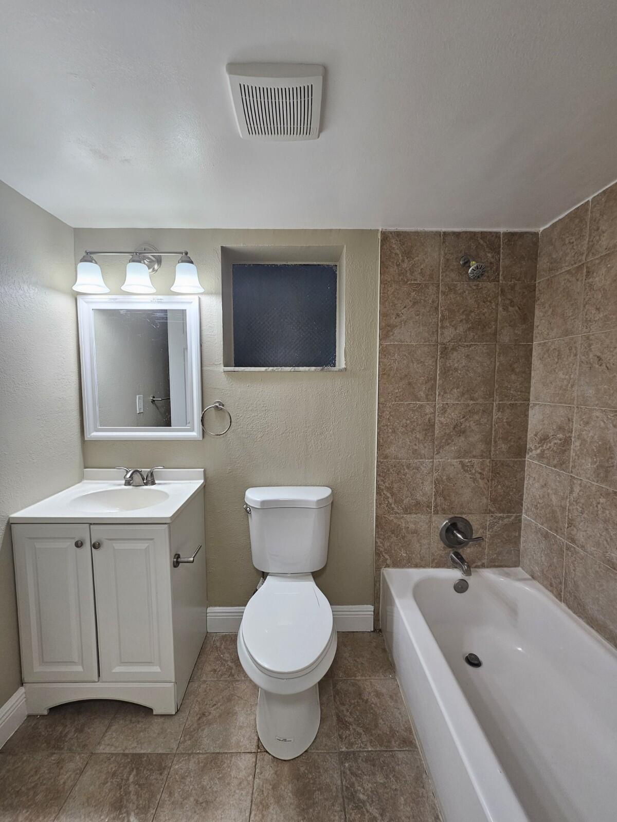 PRESIDENTIAL GOLFVIEW CONDO - Residential Lease