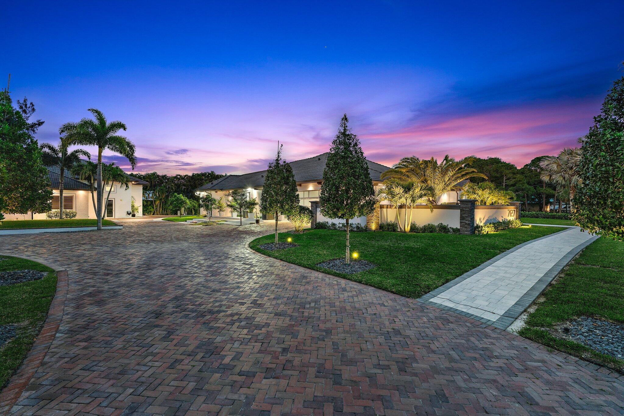 PALM BEACH COUNTRY ESTATES - Residential