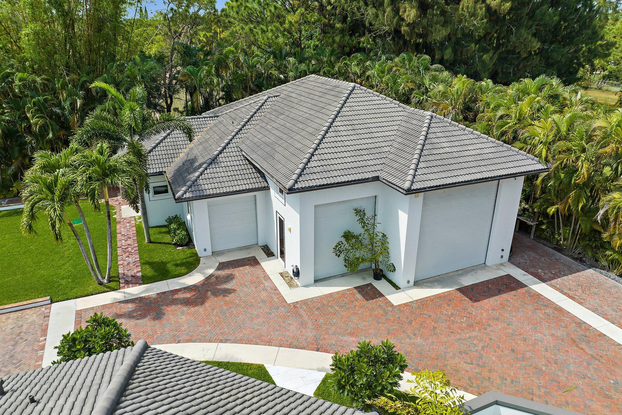 PALM BEACH COUNTRY ESTATES - Residential