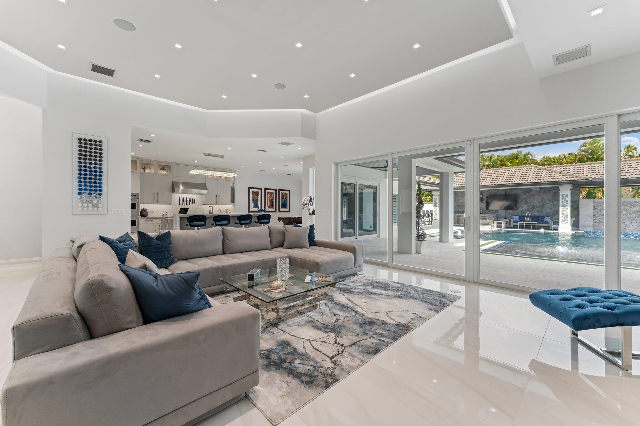 PALM BEACH COUNTRY ESTATES - Residential