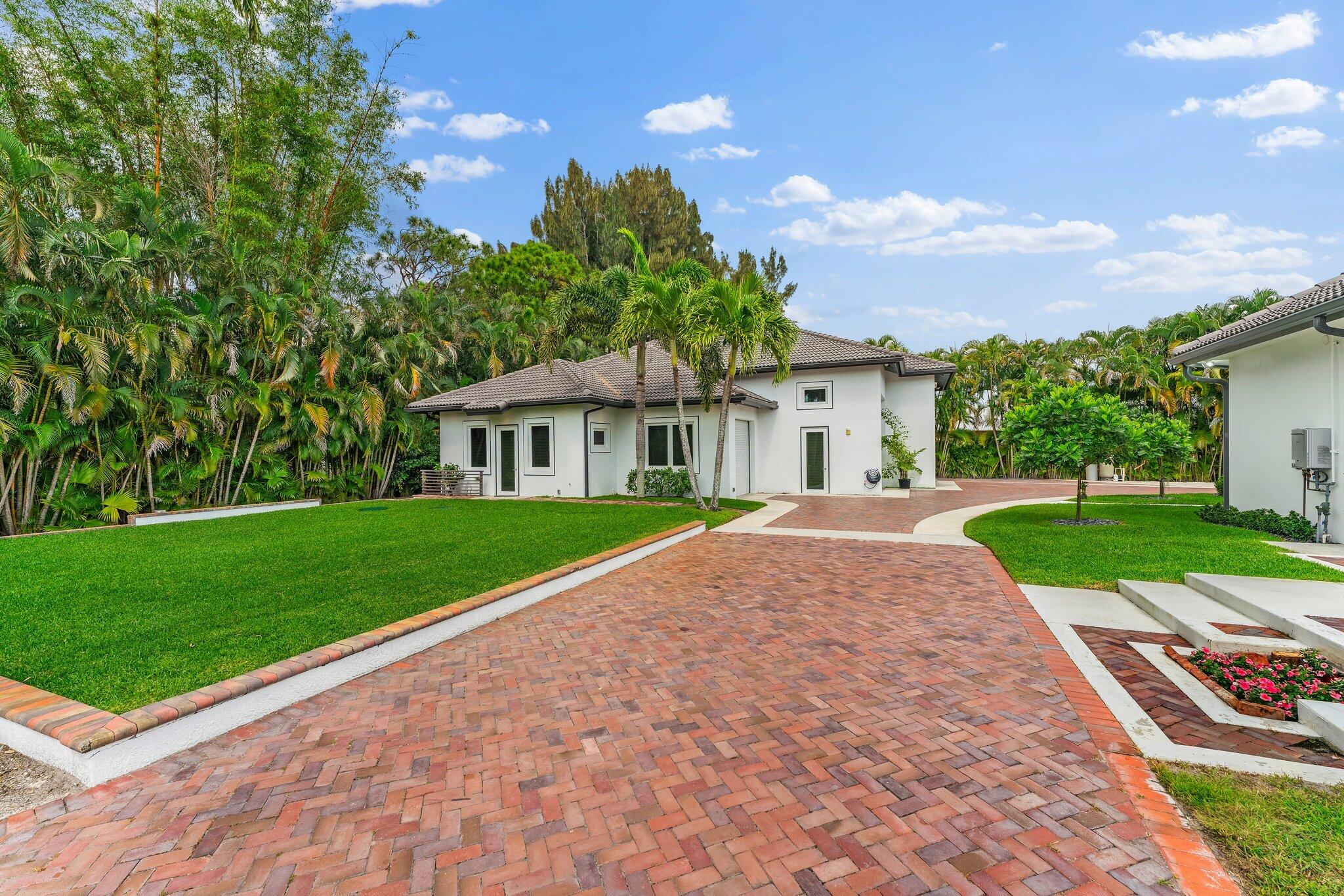 PALM BEACH COUNTRY ESTATES - Residential