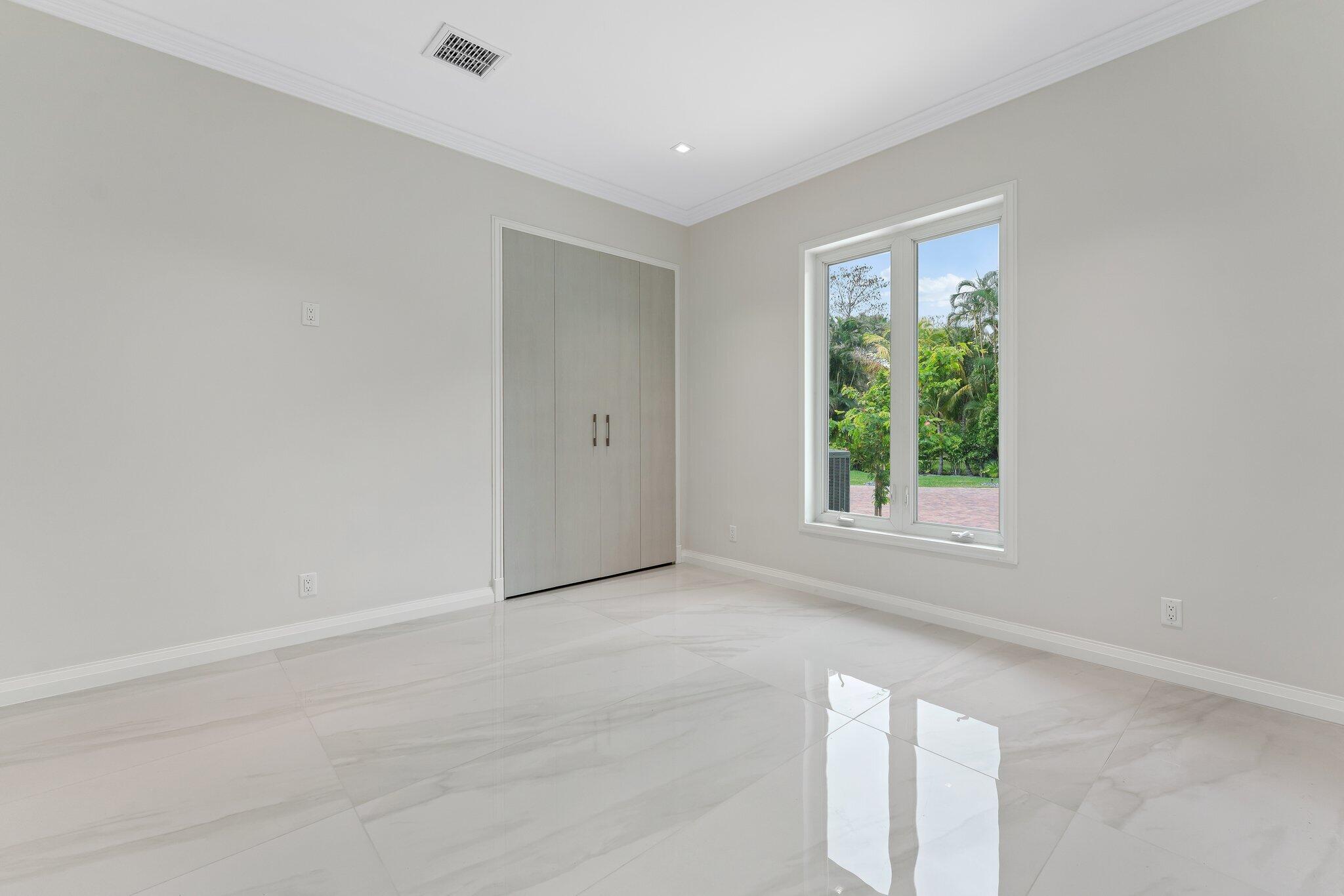 PALM BEACH COUNTRY ESTATES - Residential