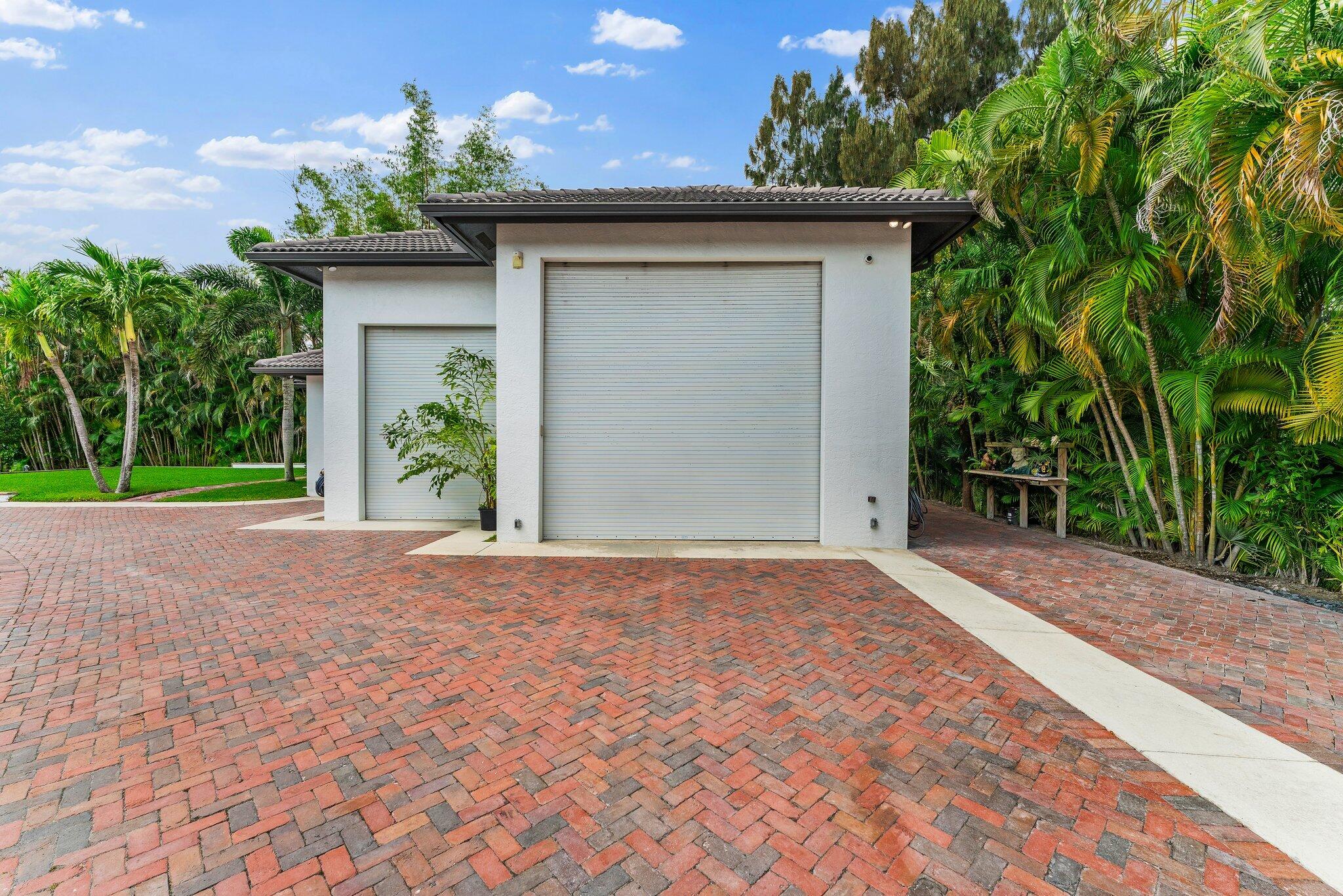 PALM BEACH COUNTRY ESTATES - Residential
